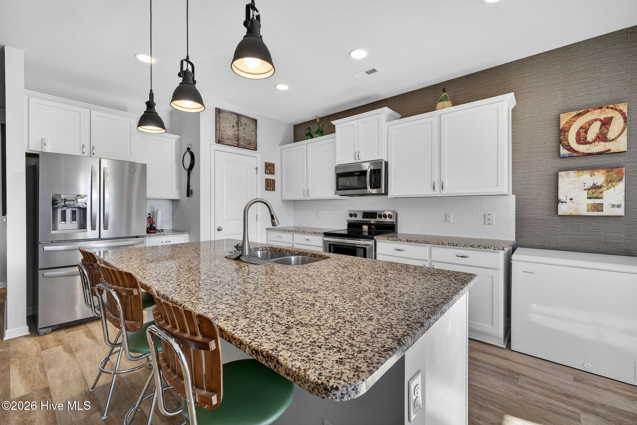 100547233 | Photo 14