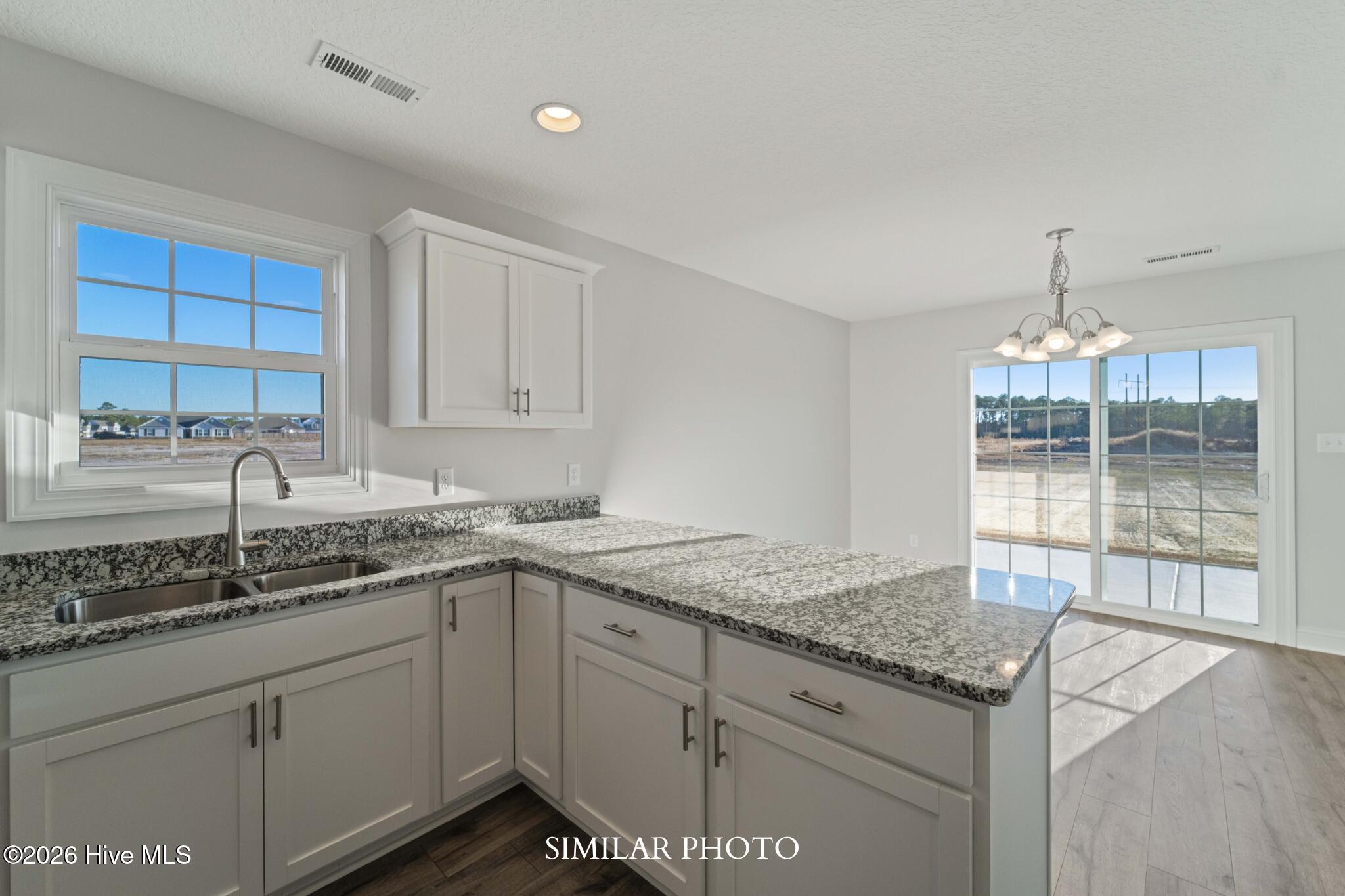 100557029 | Photo 12