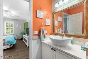 100566910 | Photo 27