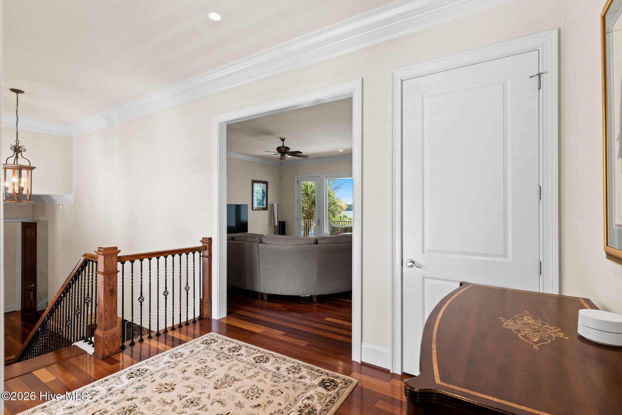 100554709 | Photo 64