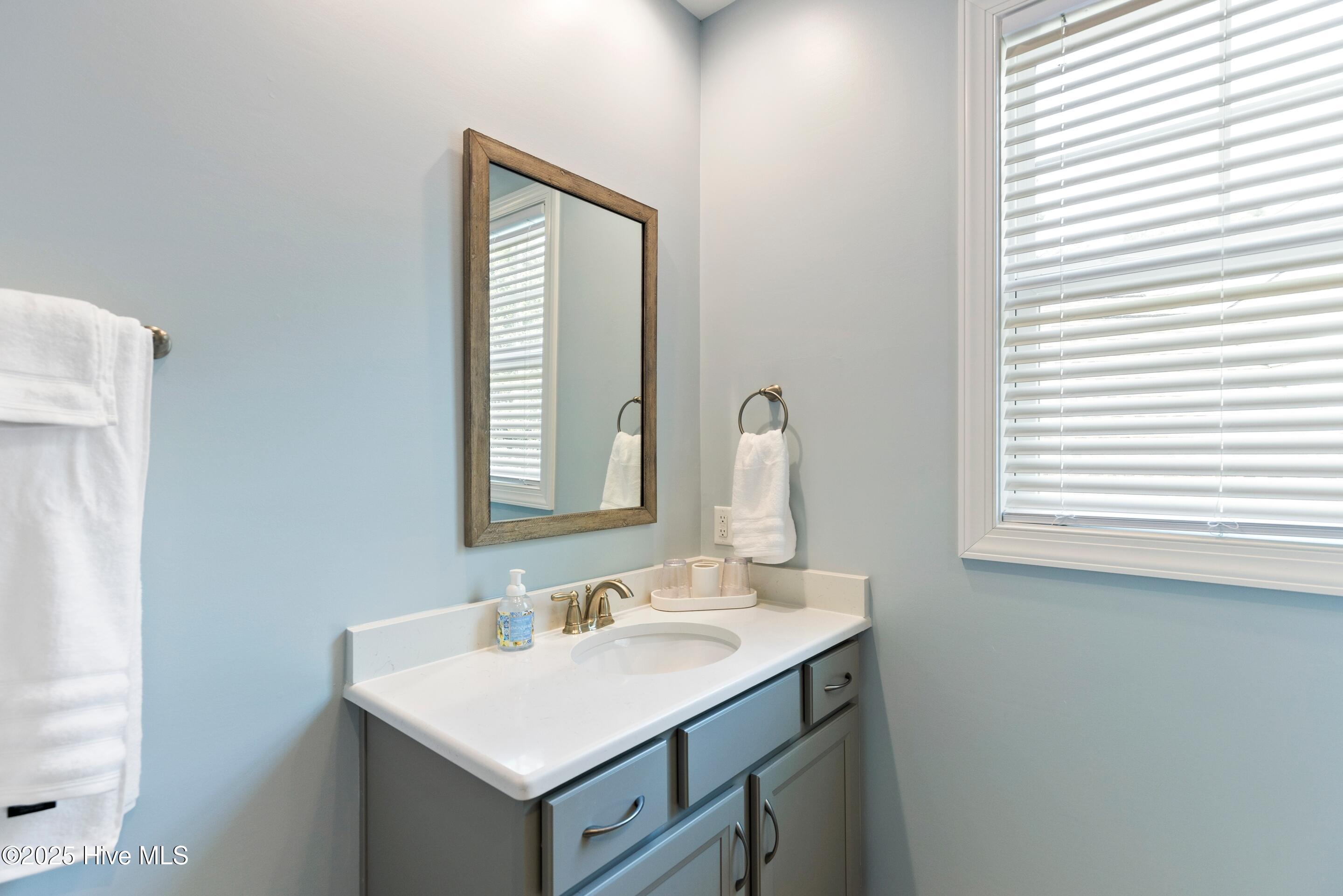 100558361 | Photo 49