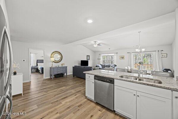 100561159 | Photo 34