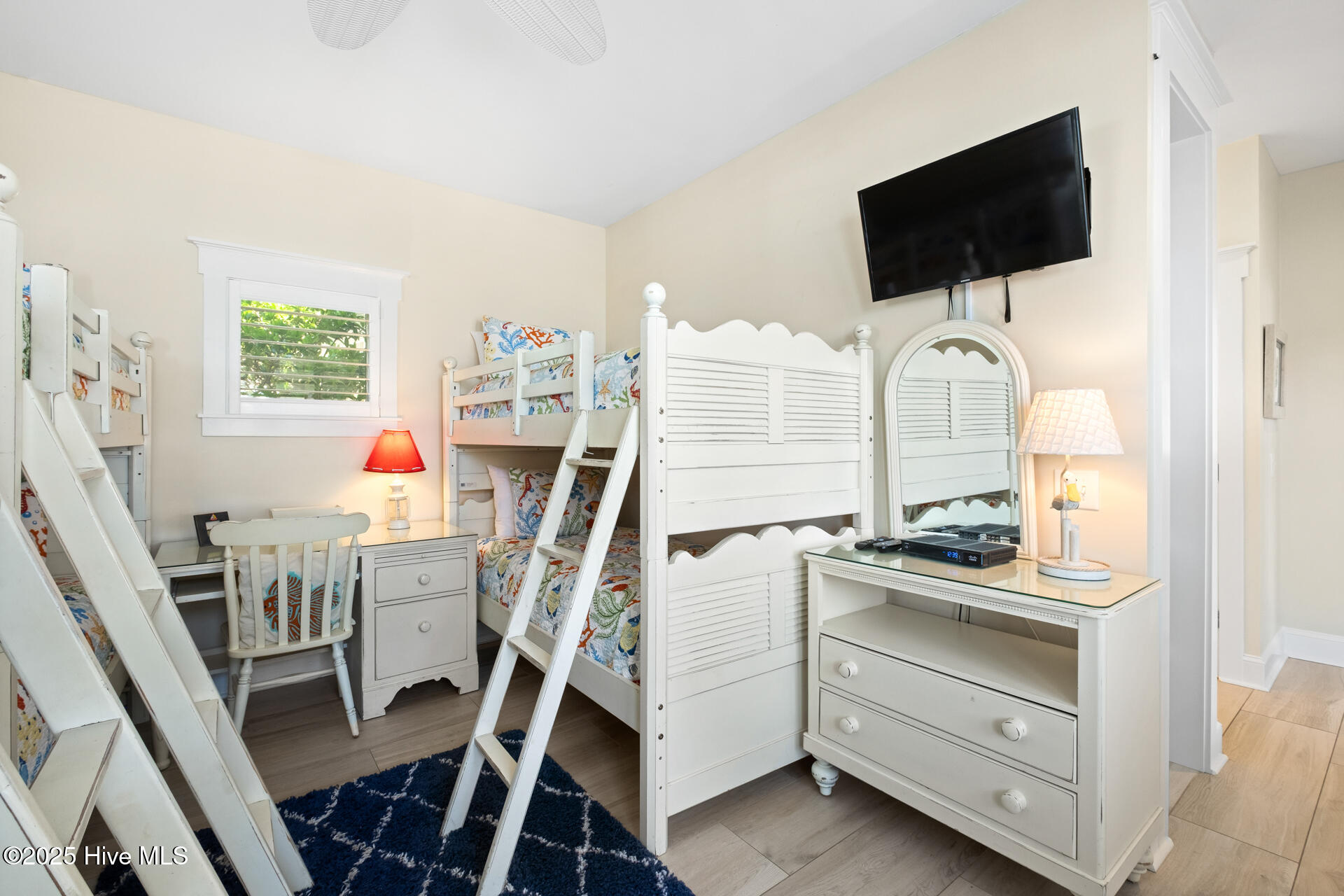 100523176 | Photo 18