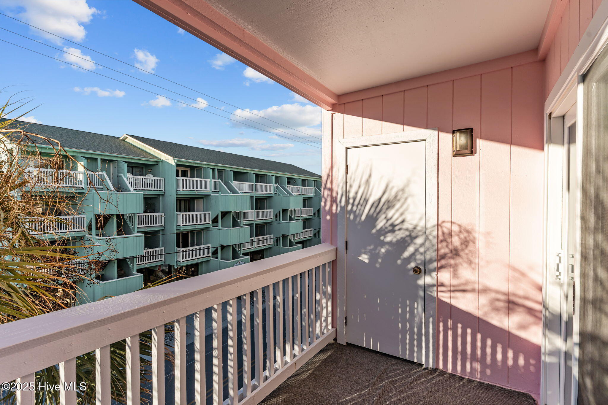 100534887 | Photo 34