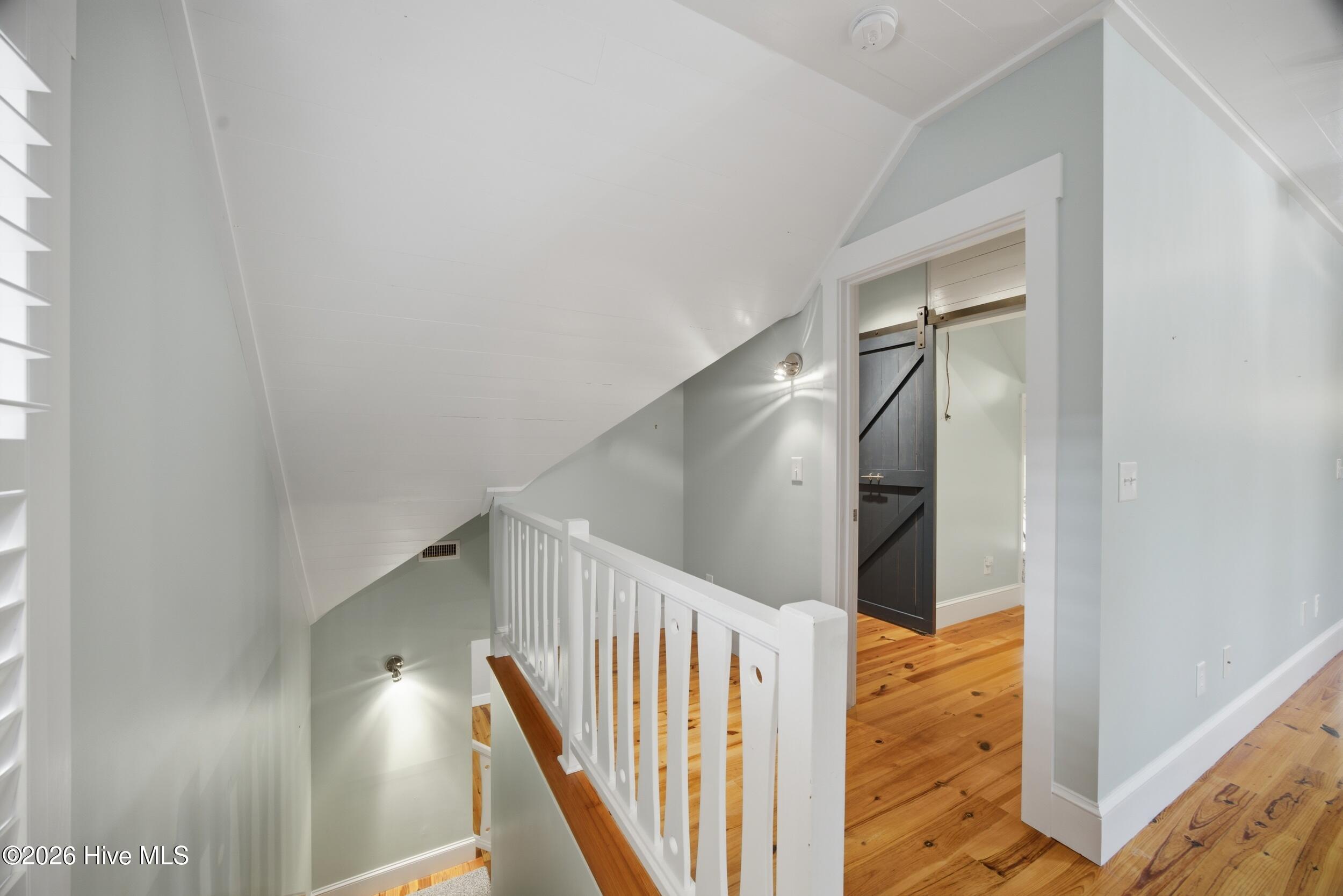 100566122 | Photo 36