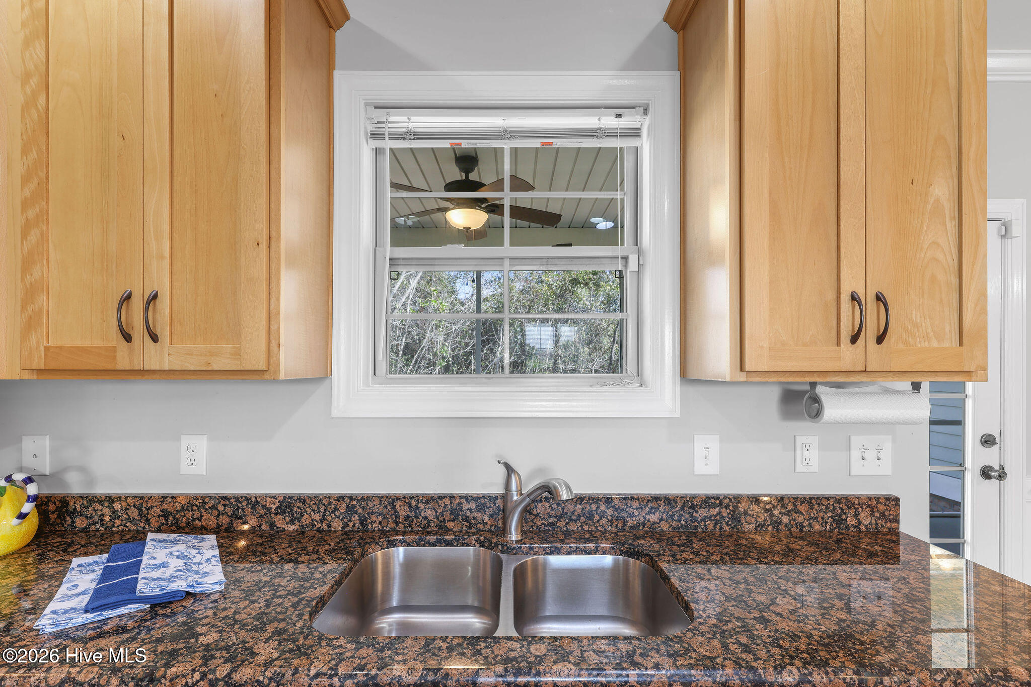 100565690 | Photo 13