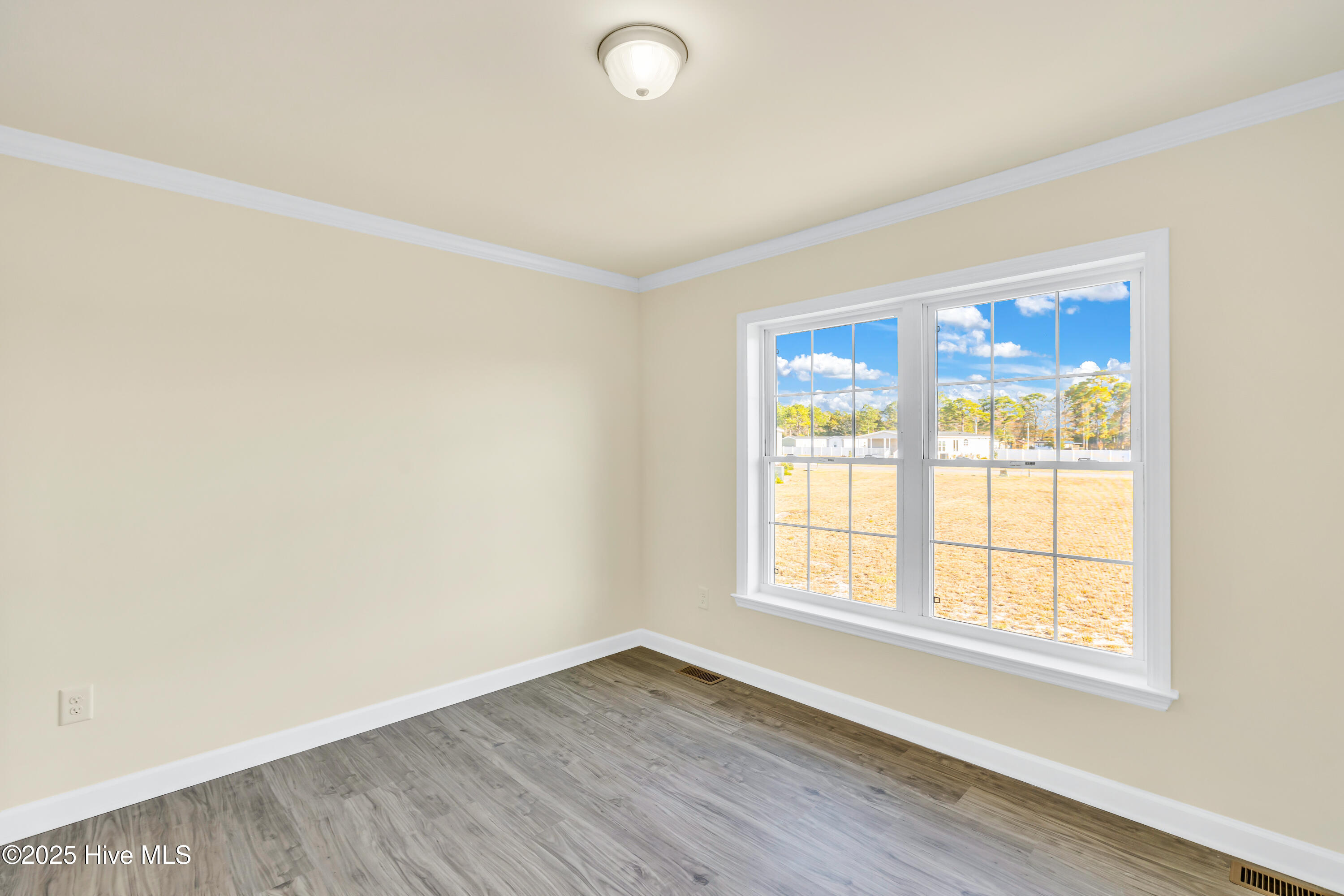 100543409 | Photo 13