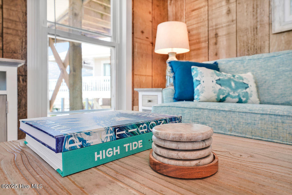 100508979 | Photo 77