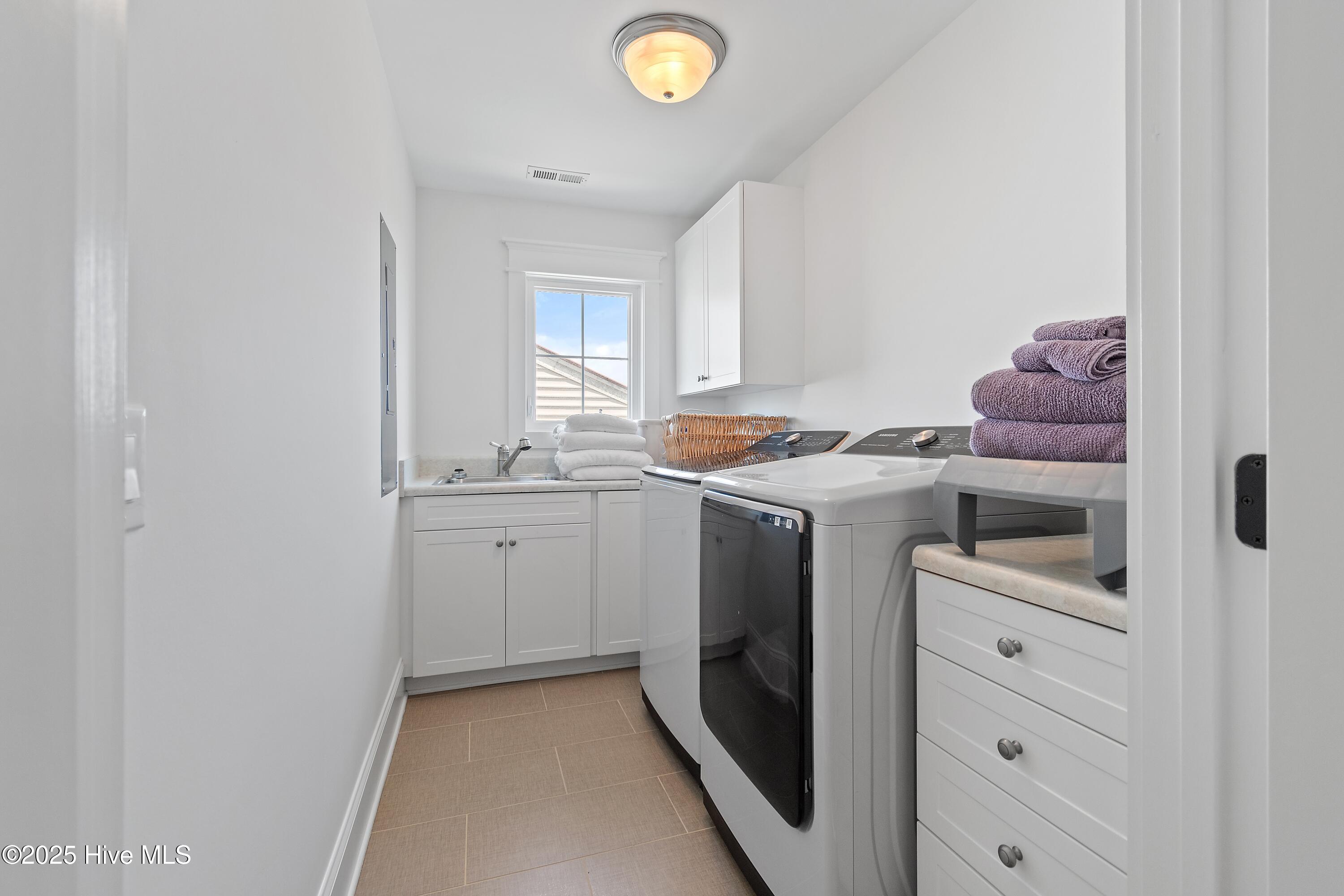 100519693 | Photo 40