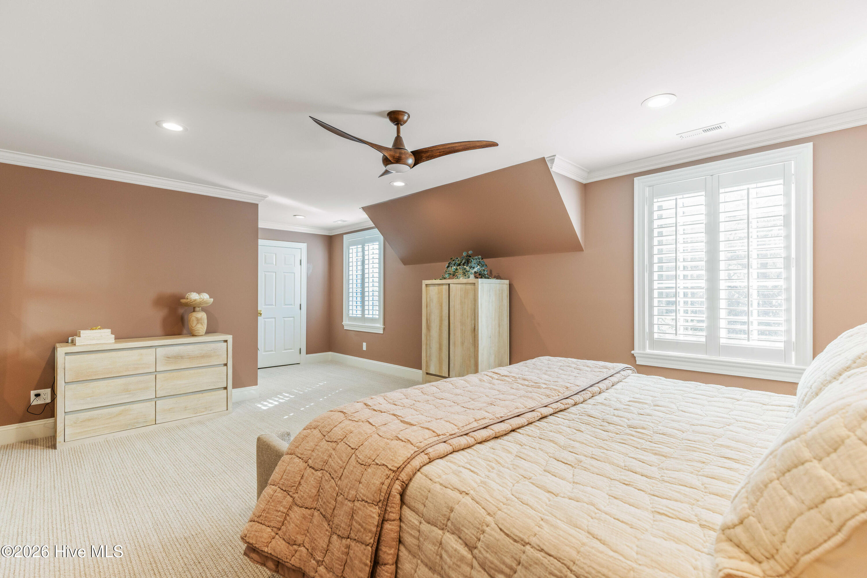 100555813 | Photo 63