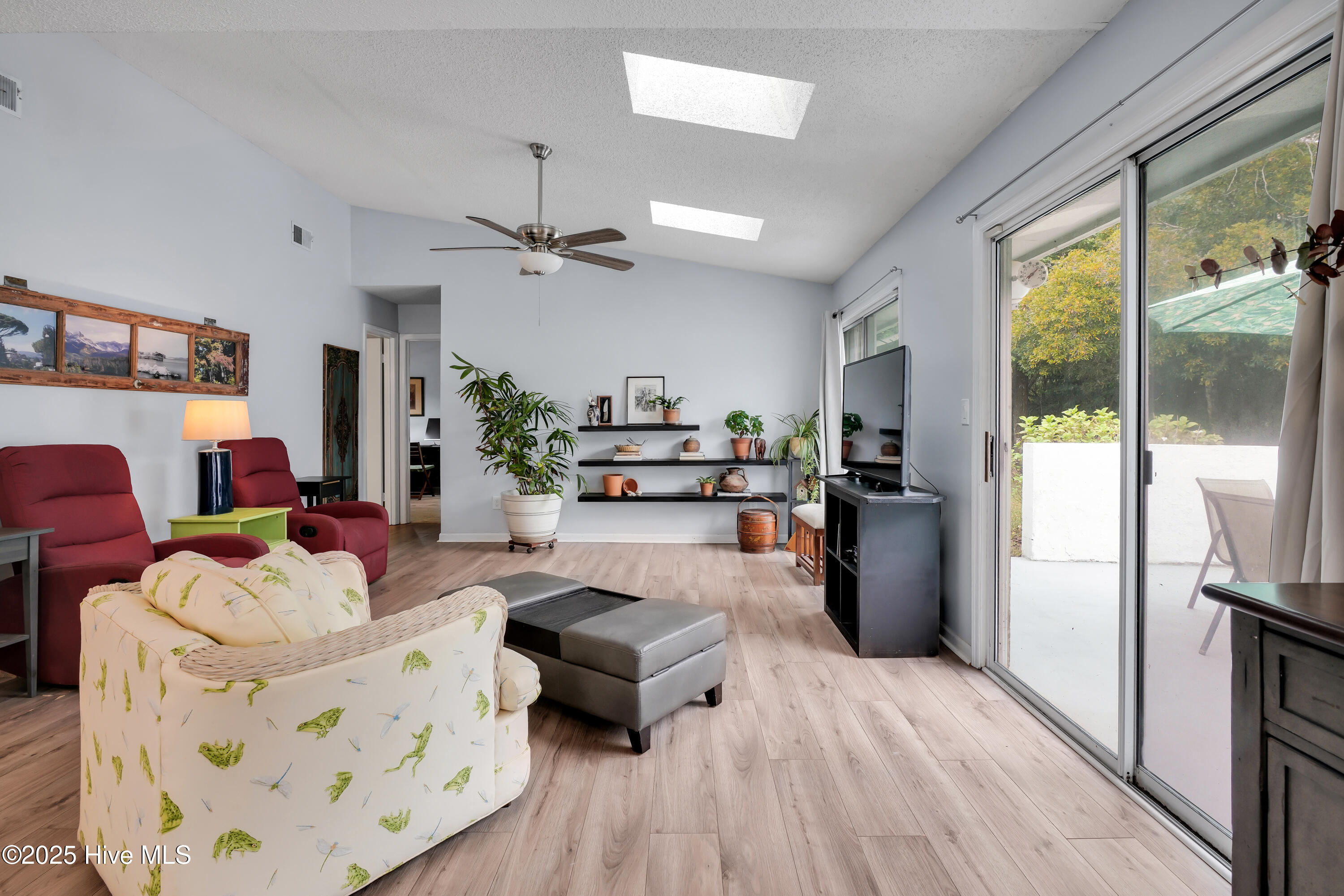 100530098 | Photo 13