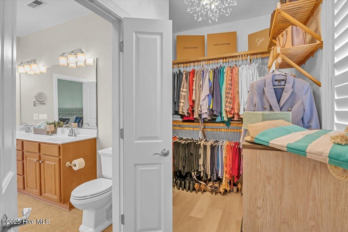 100544439 | Photo 33