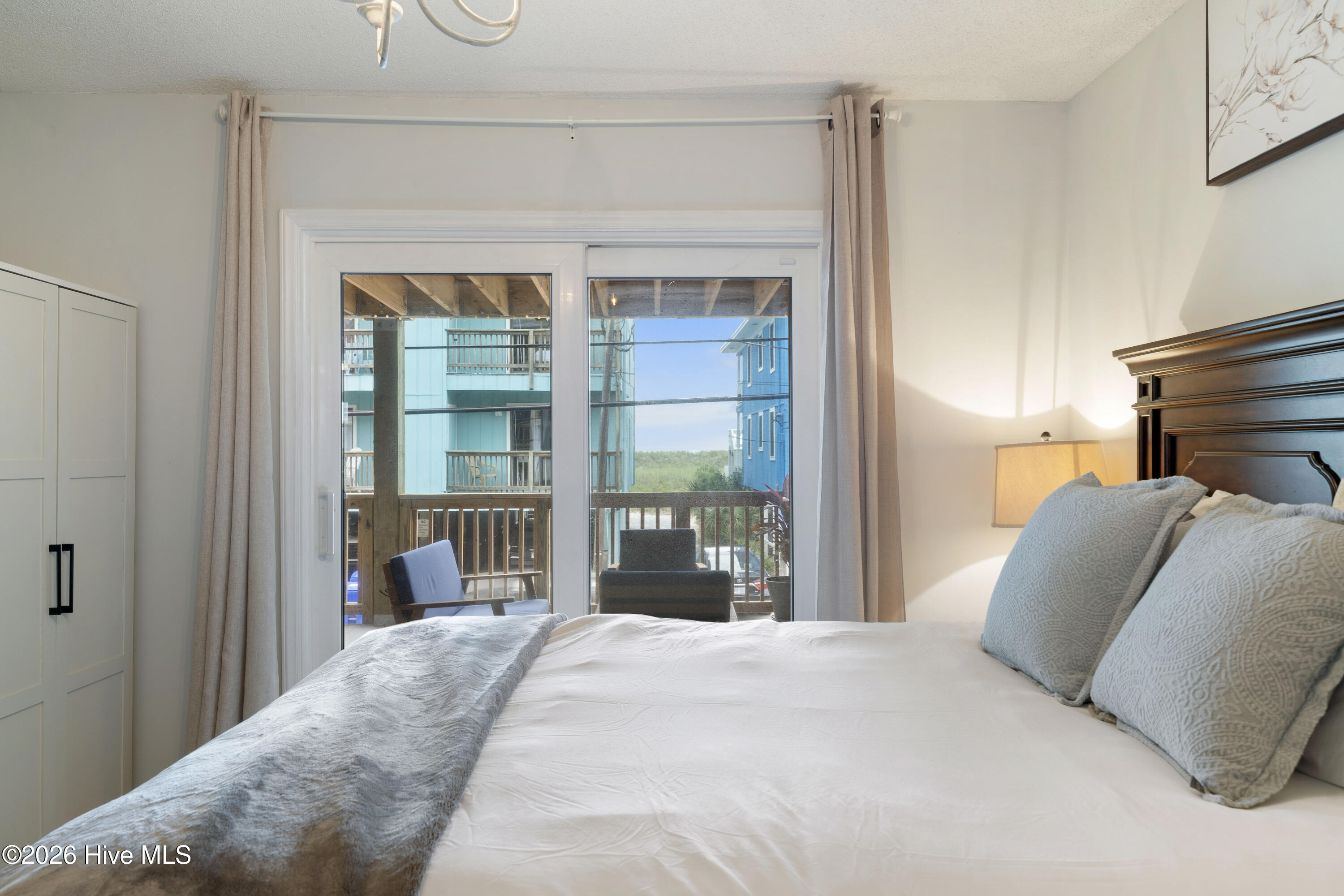 100555200 | Photo 18