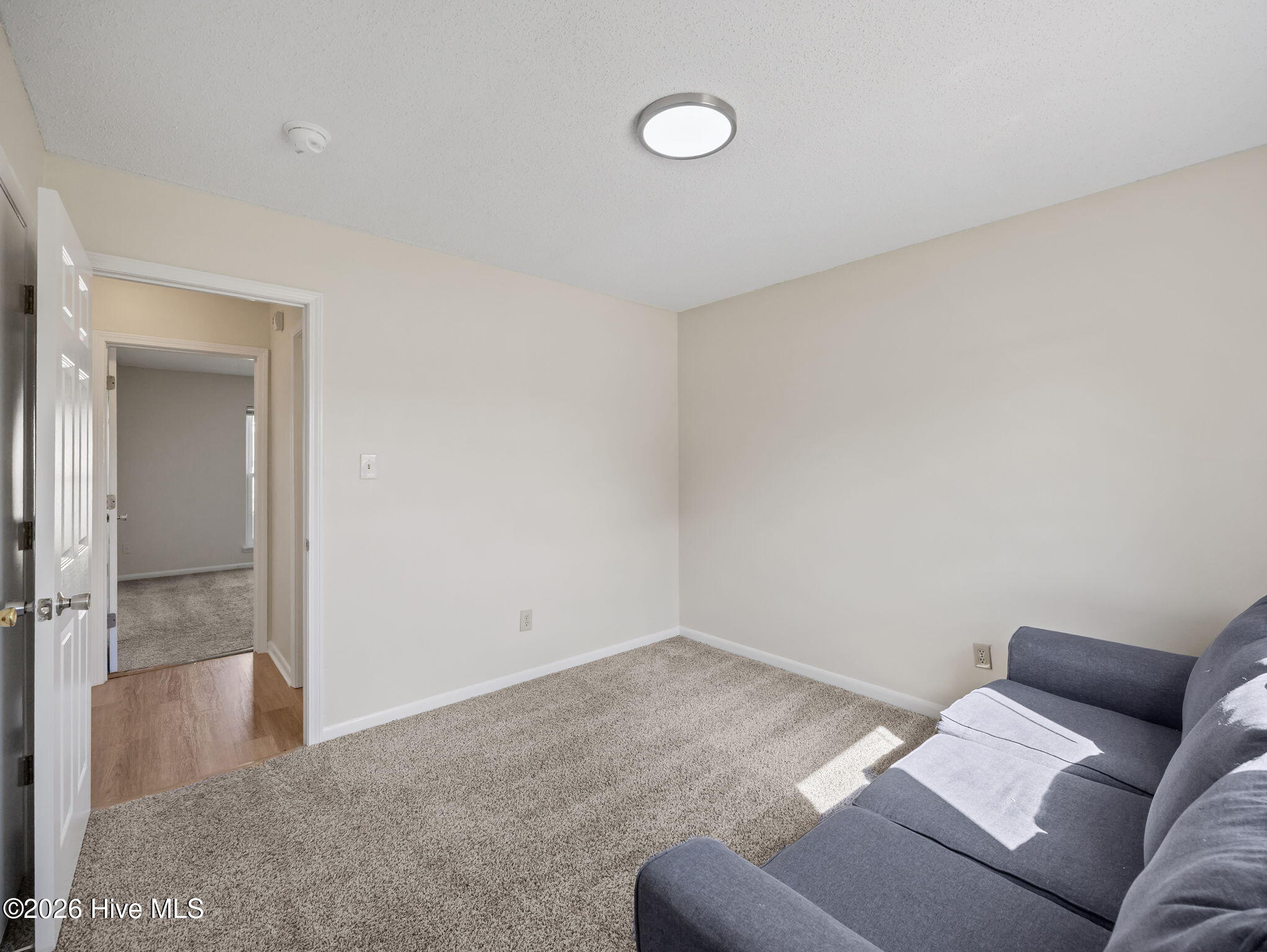 100565385 | Photo 24