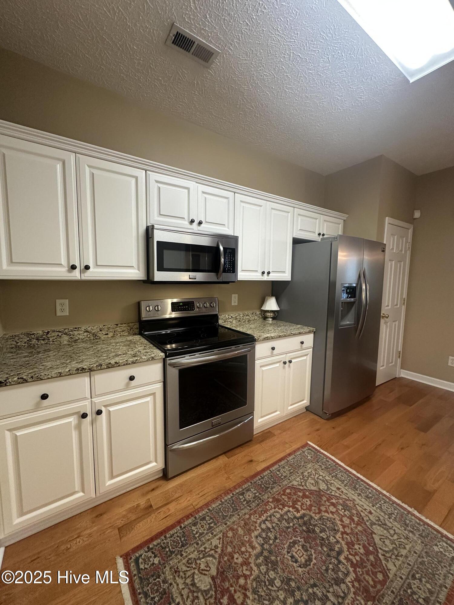 100526280 | Photo 12