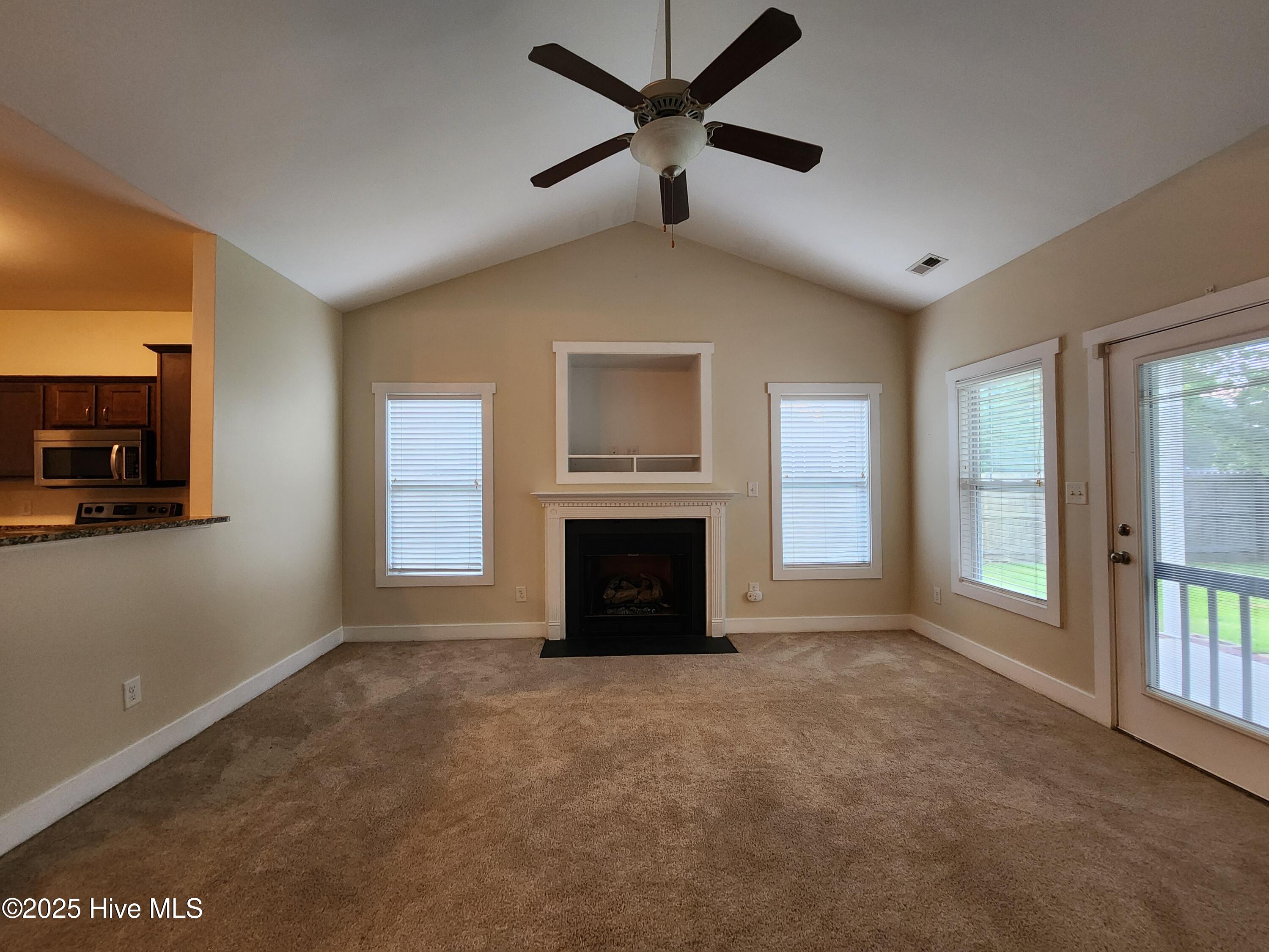 100569156 | Photo 14