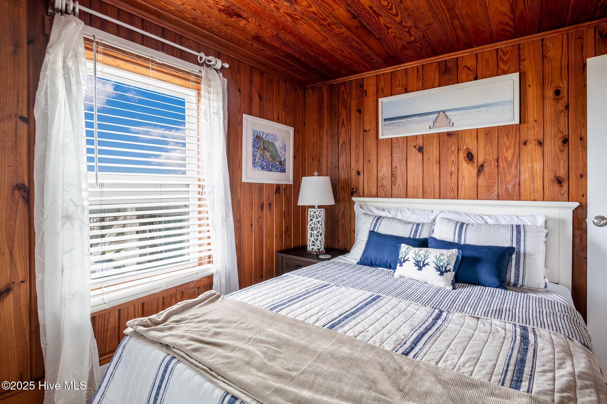 100521832 | Photo 25