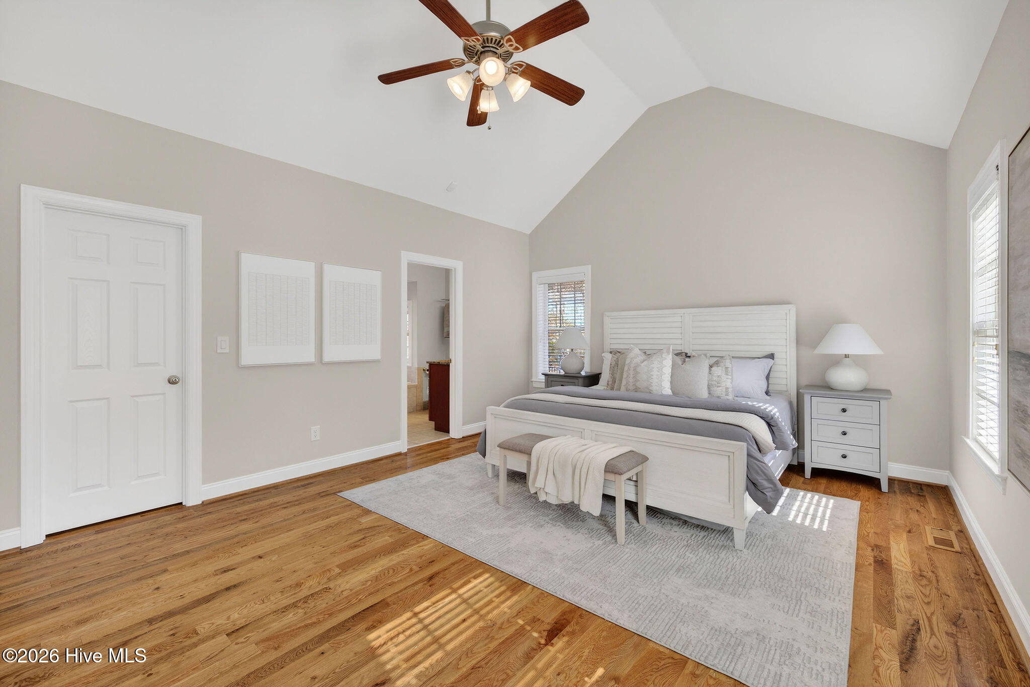 100554466 | Photo 37