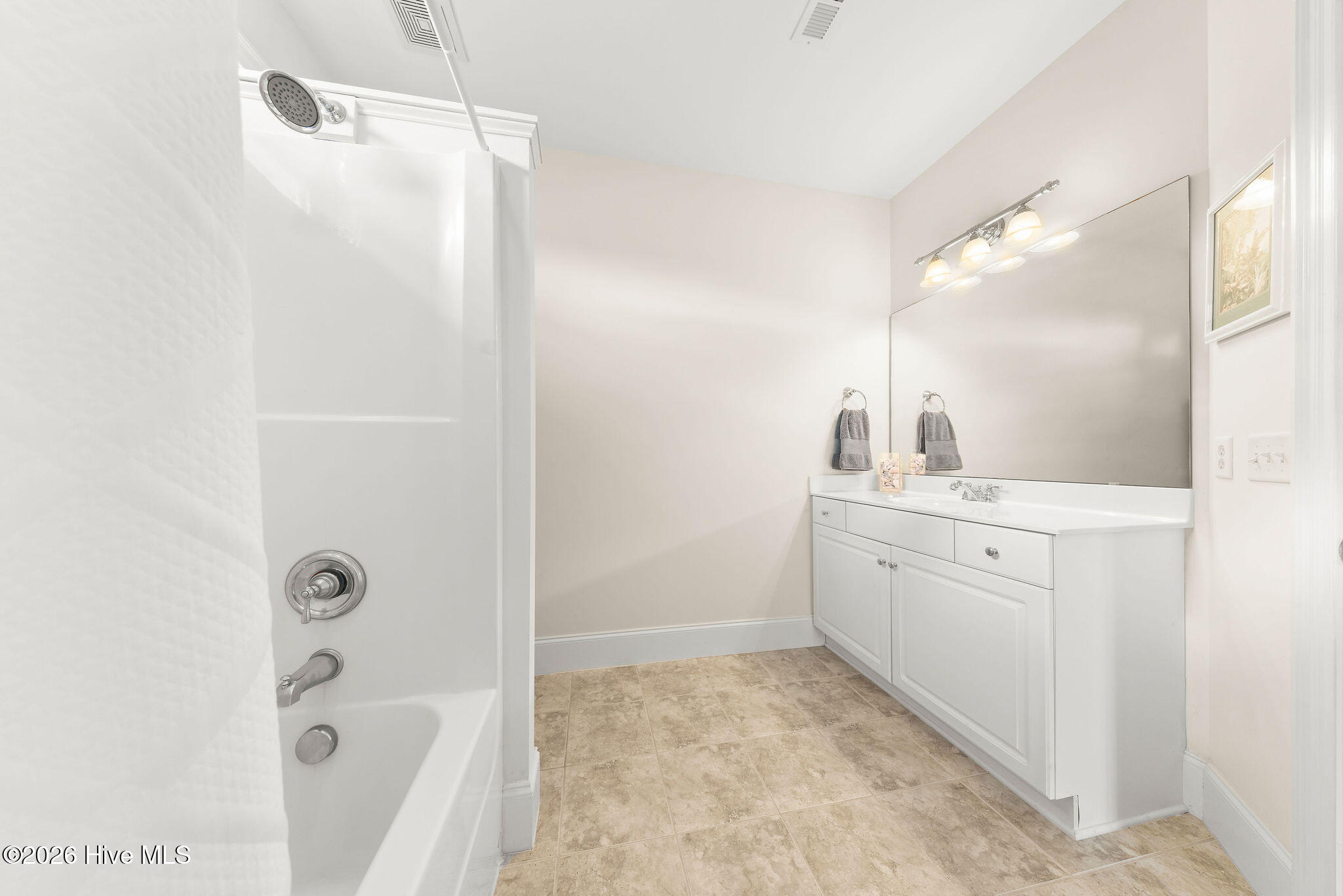 100548095 | Photo 38