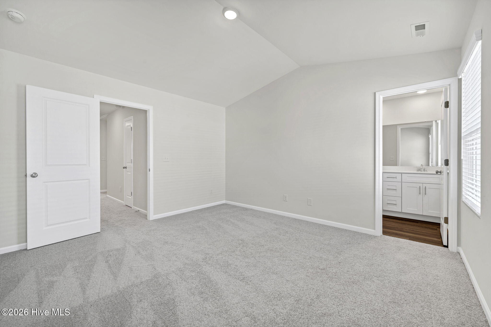 100551942 | Photo 10