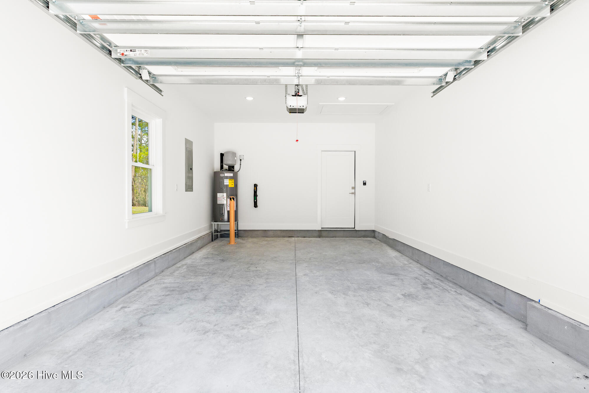 100565592 | Photo 23