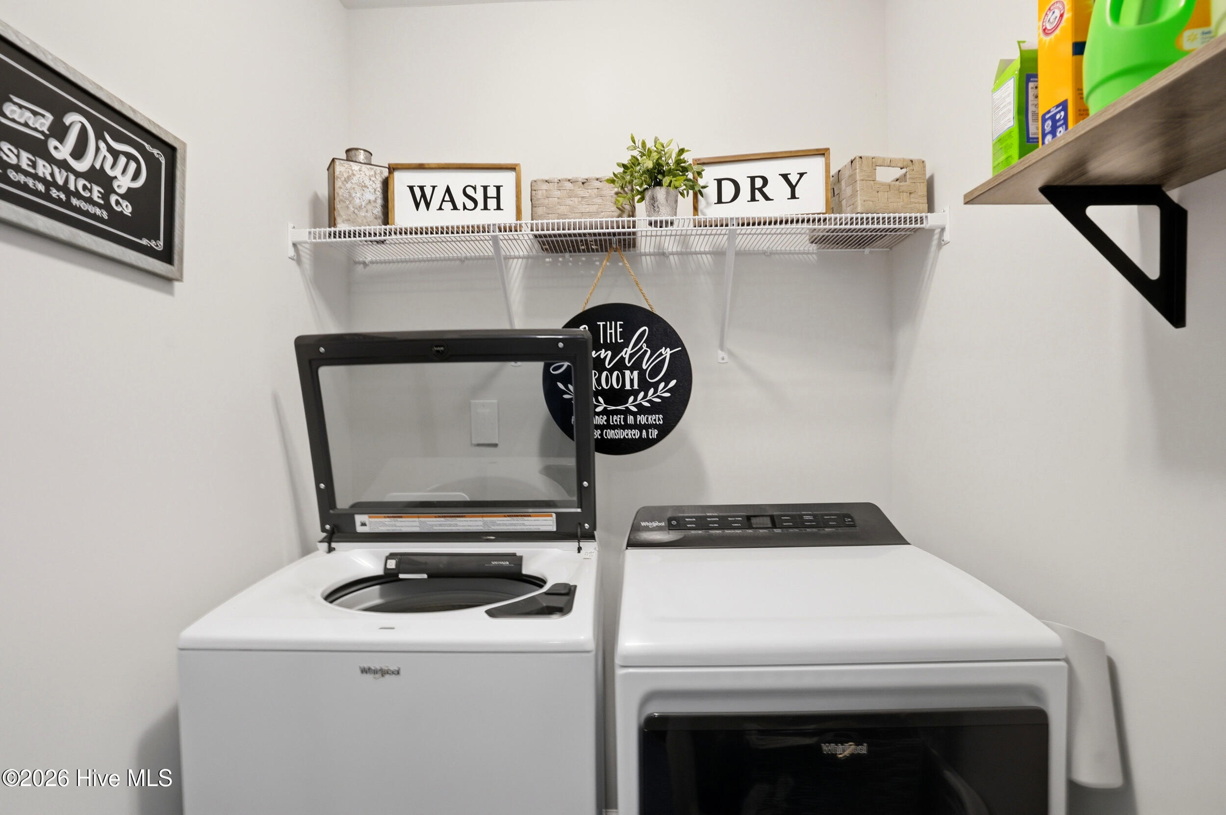 100567183 | Photo 34