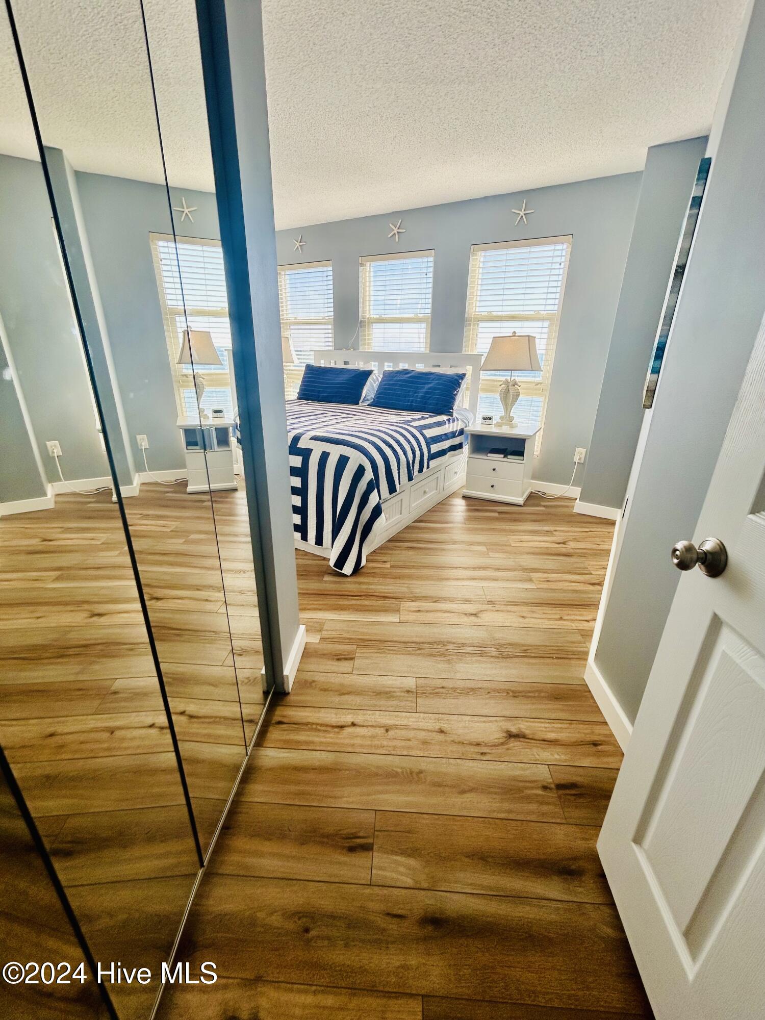 100548313 | Photo 24