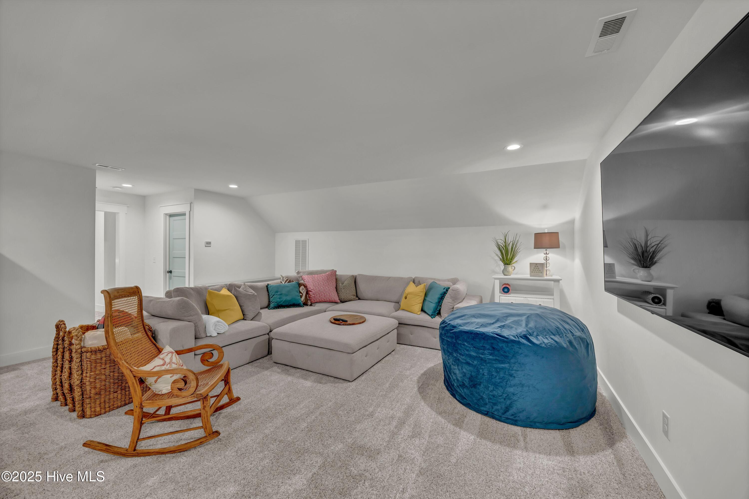 100543127 | Photo 26