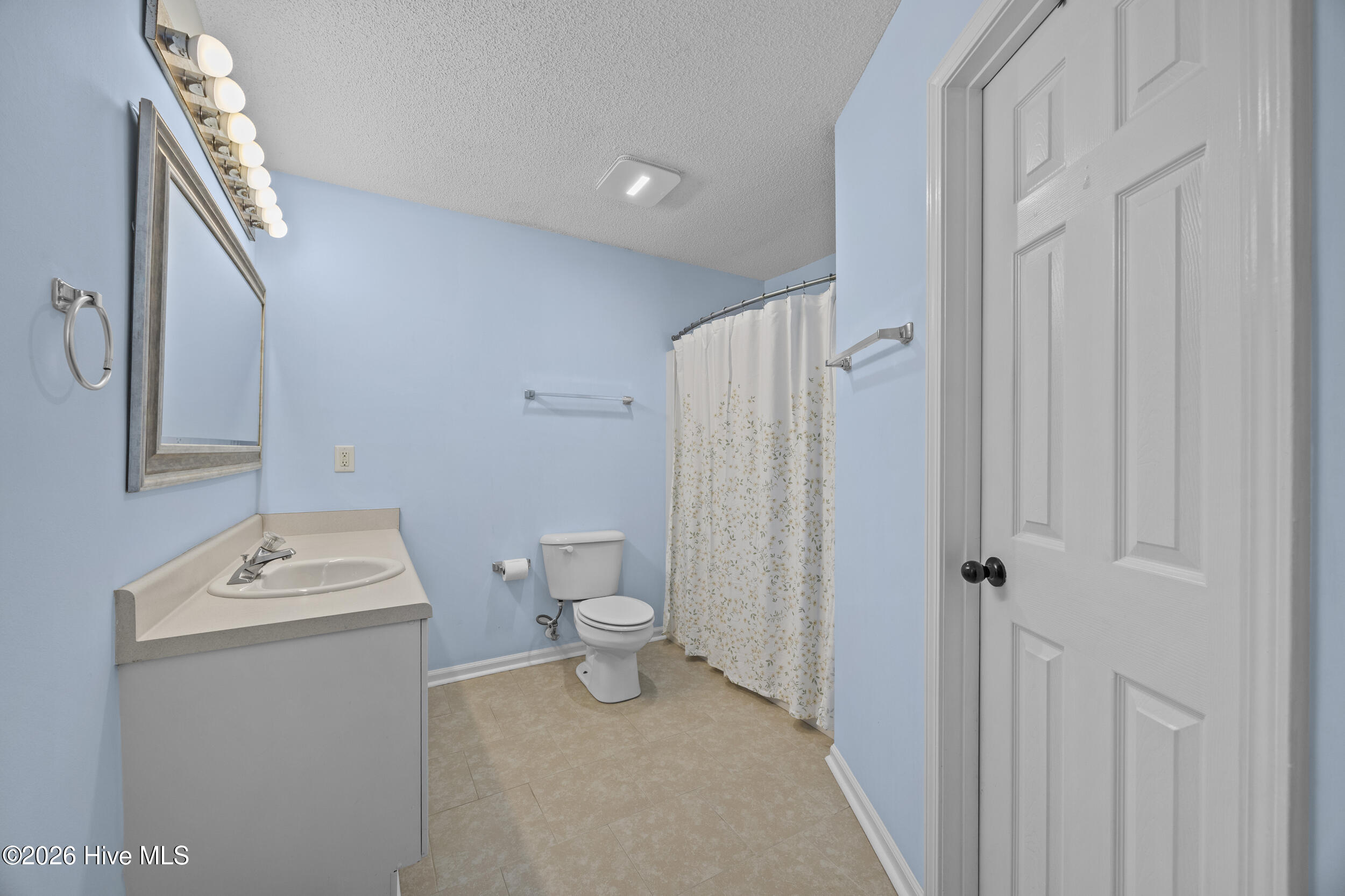 100549886 | Photo 28