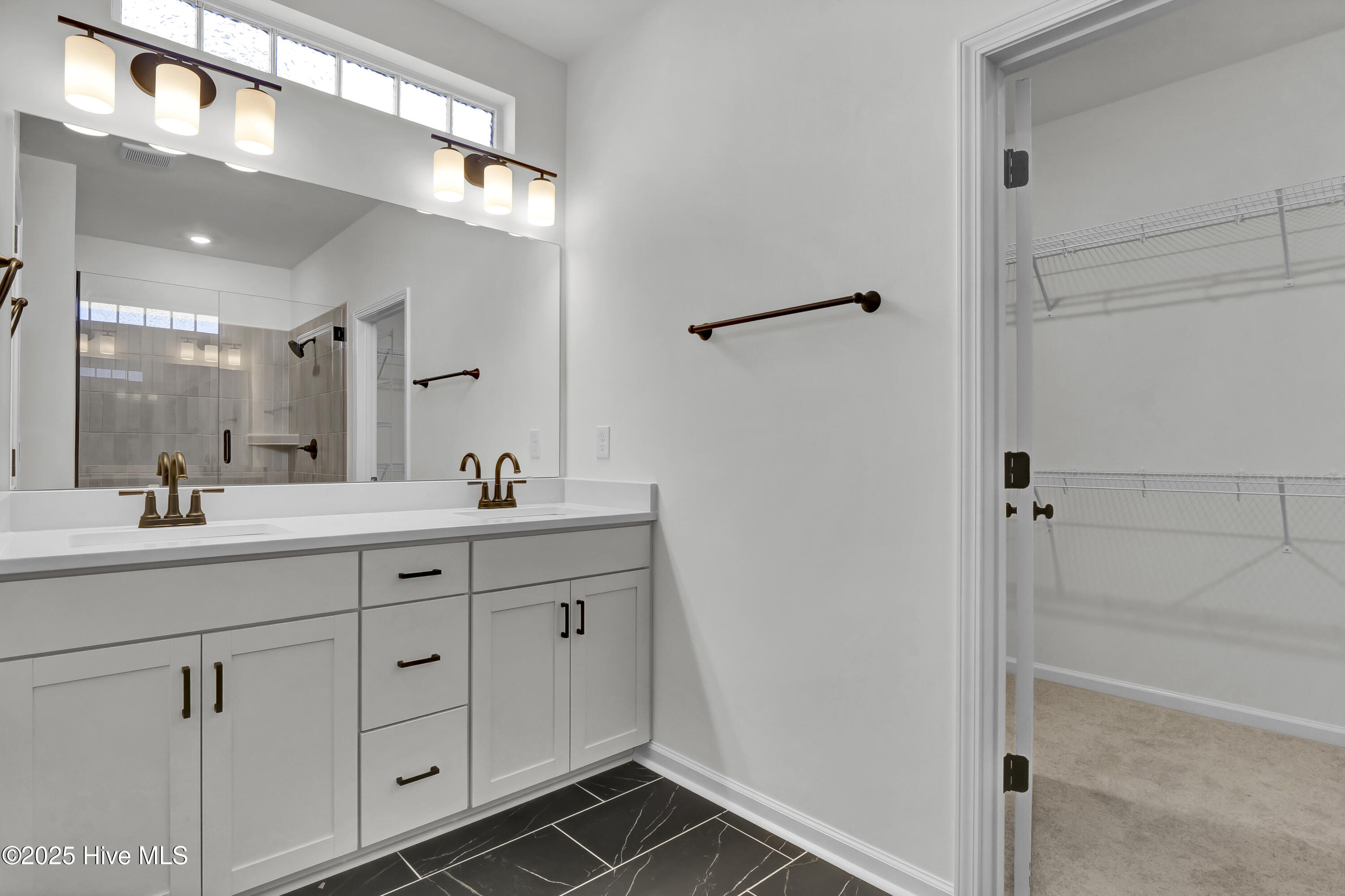 100551524 | Photo 16