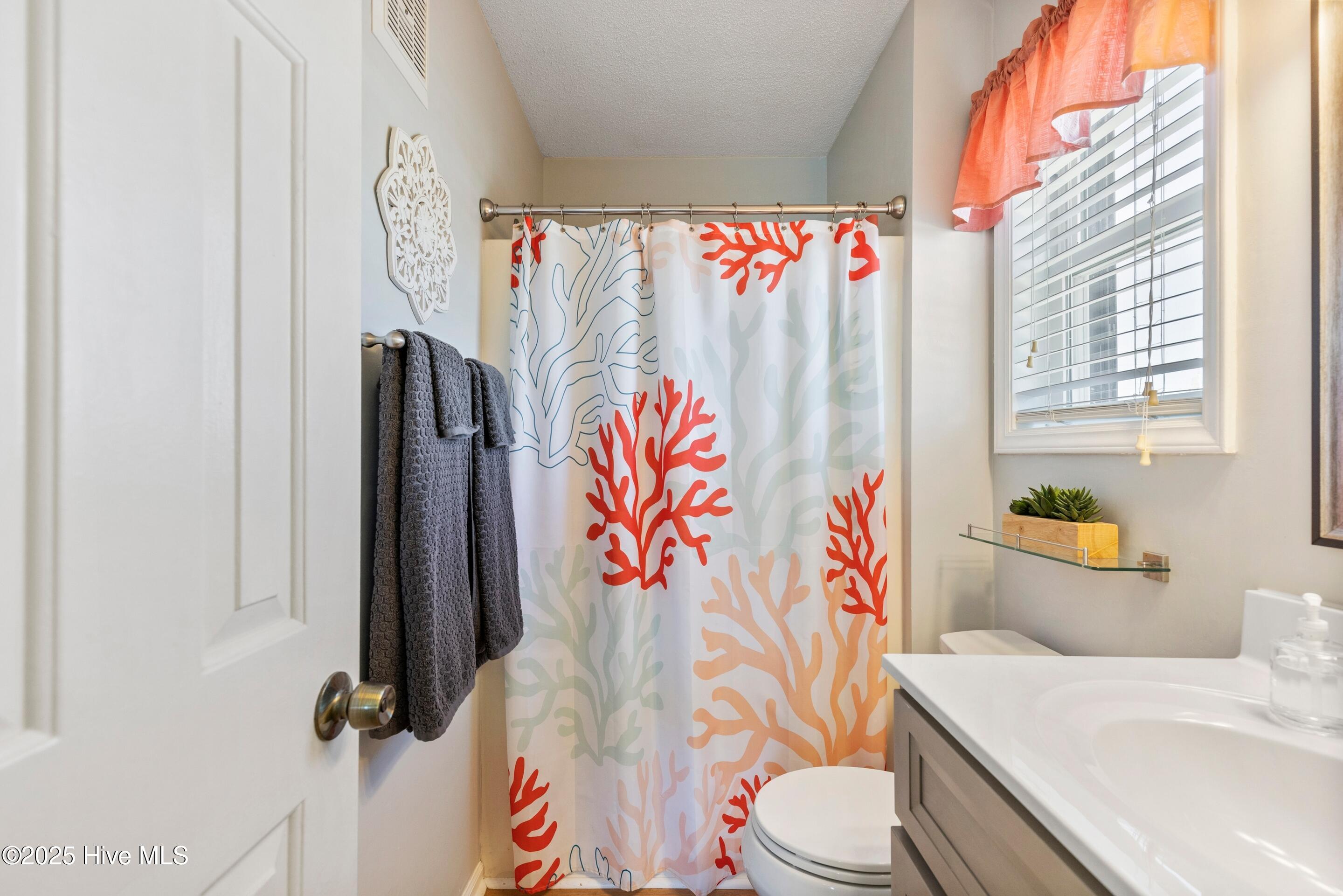 100541079 | Photo 19