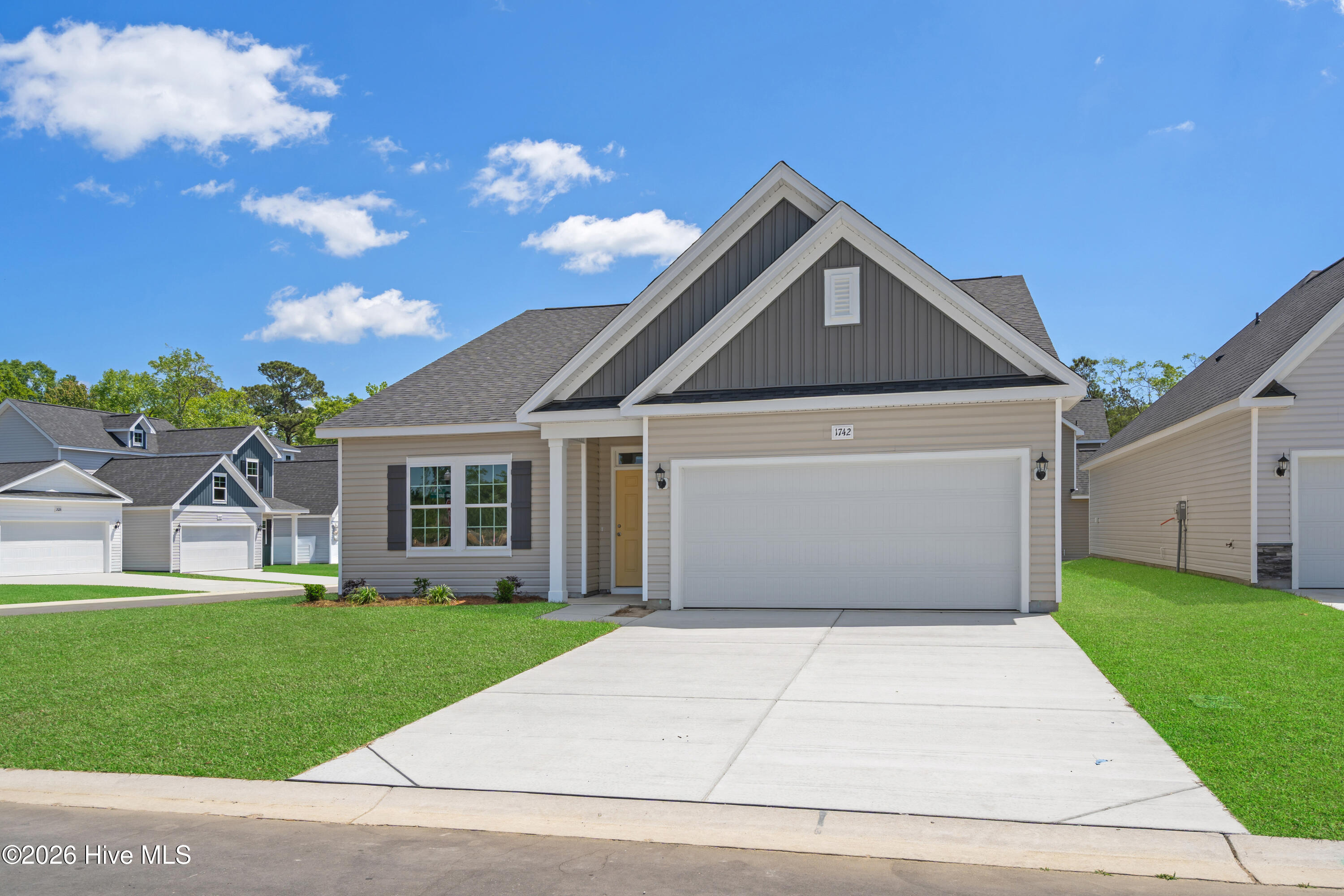 100554744 | Photo 40