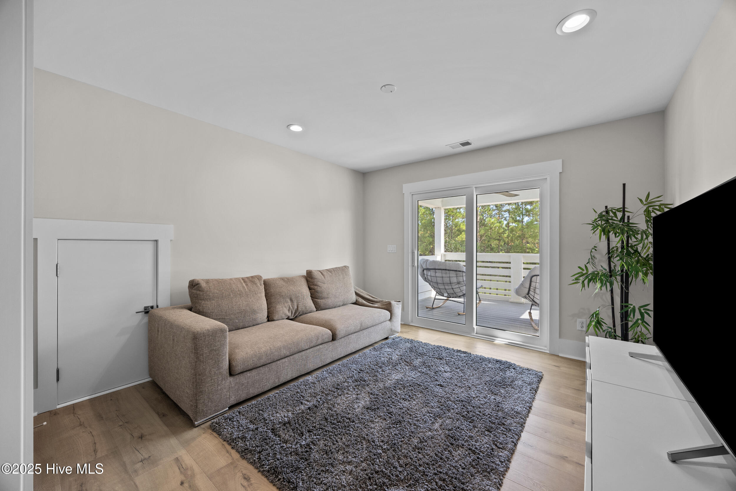 100559314 | Photo 40