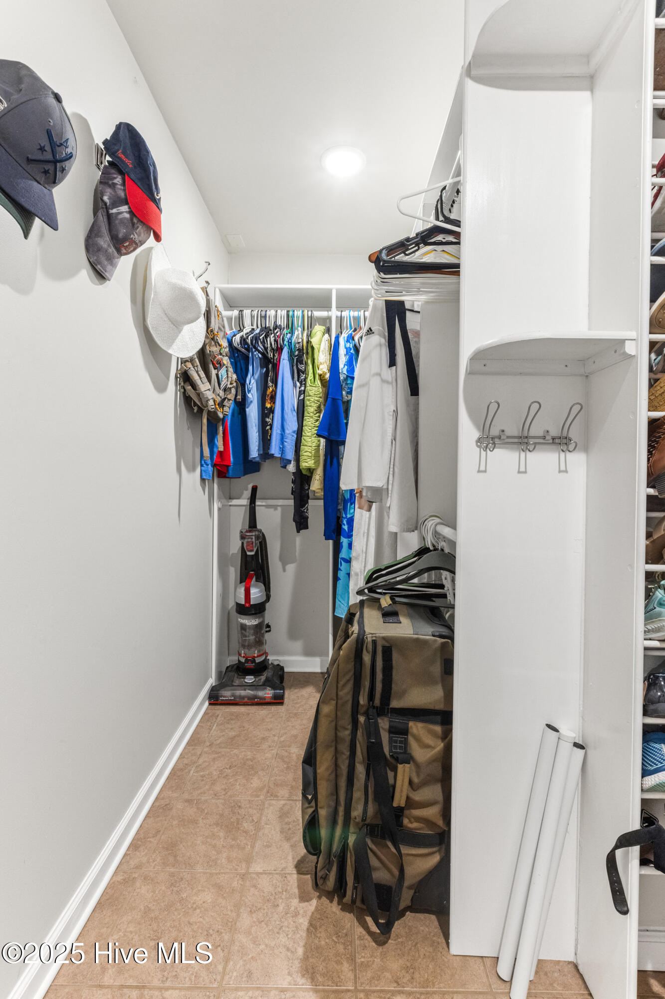 100542289 | Photo 36