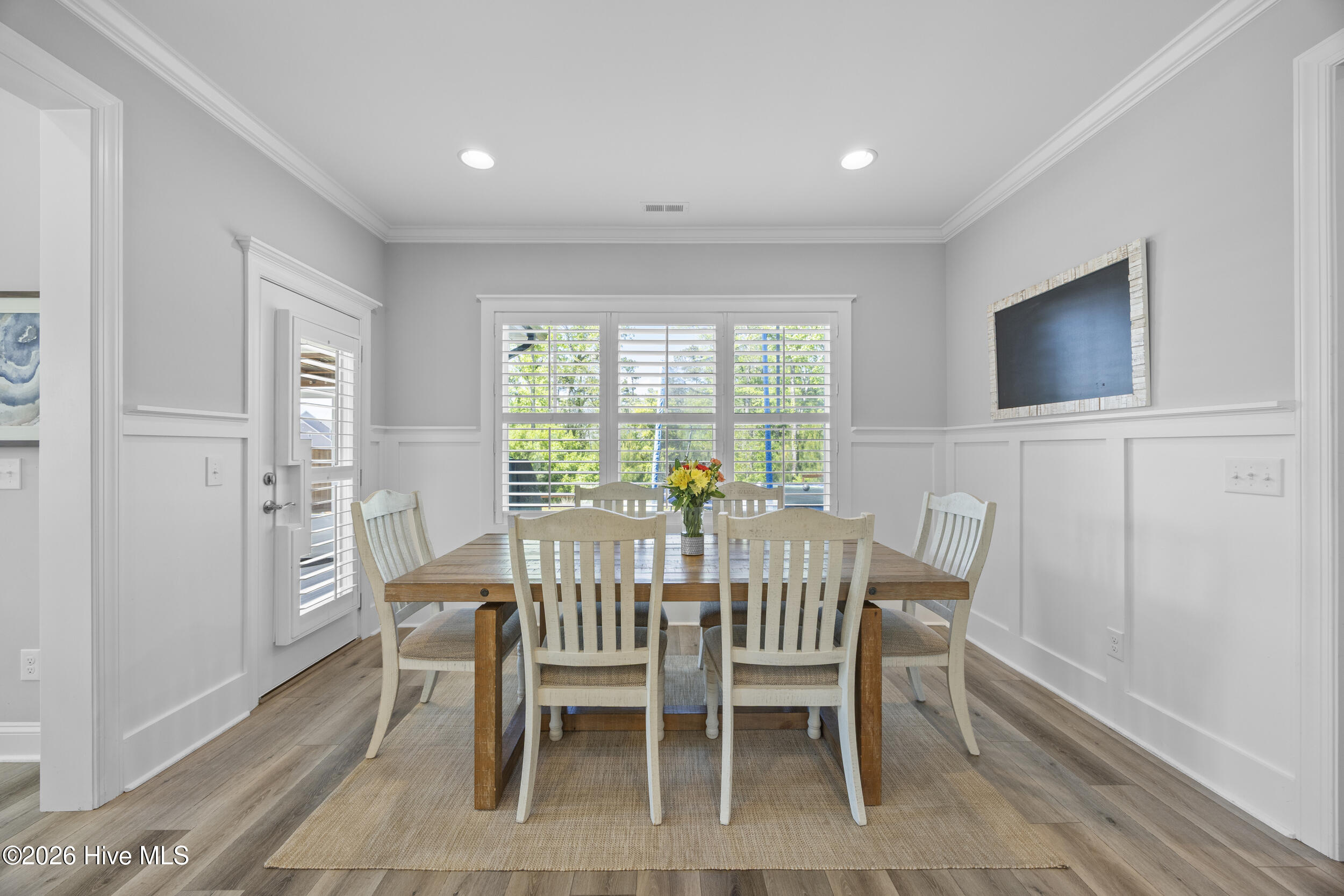 100570298 | Photo 21