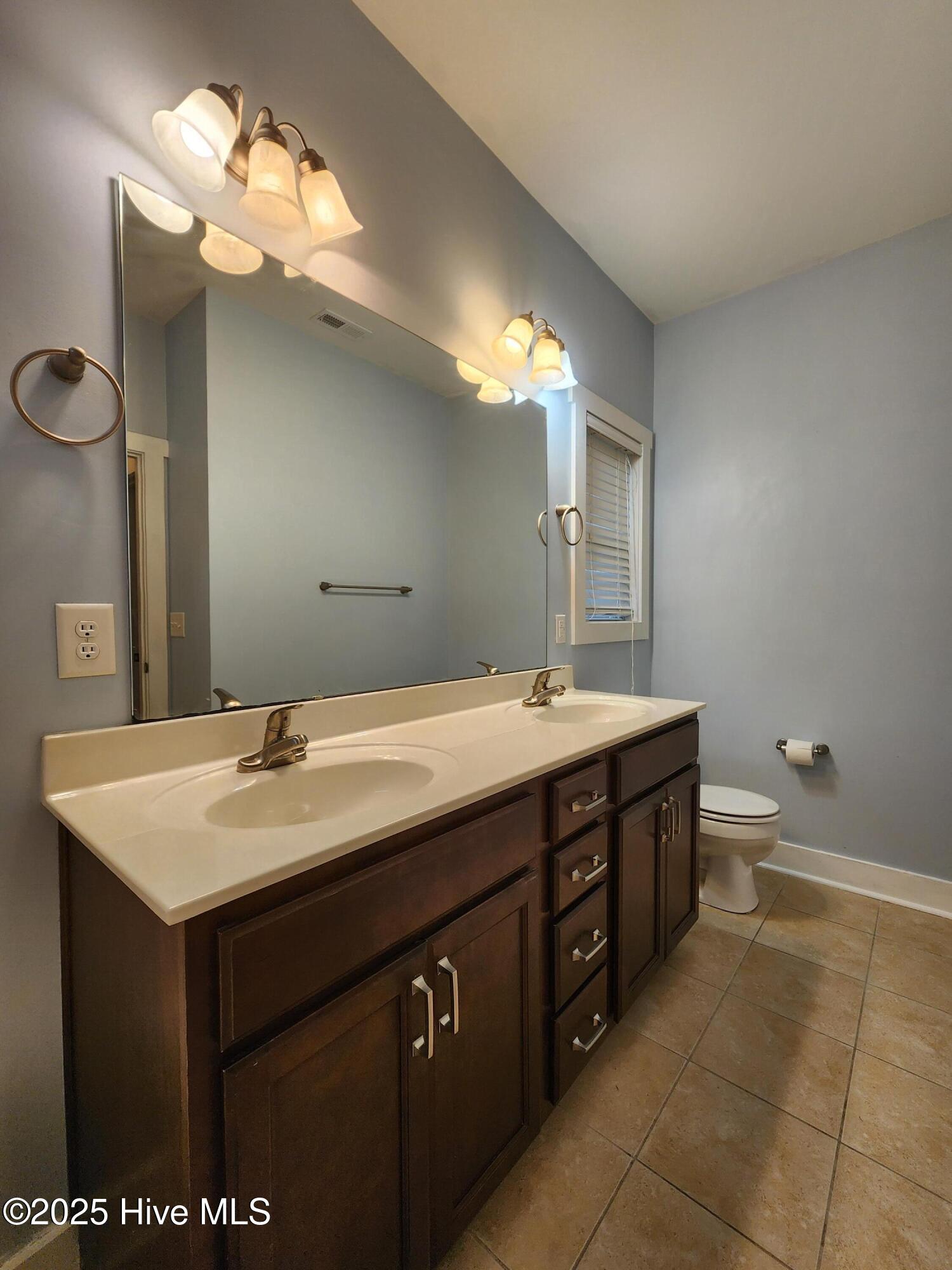 100569156 | Photo 36