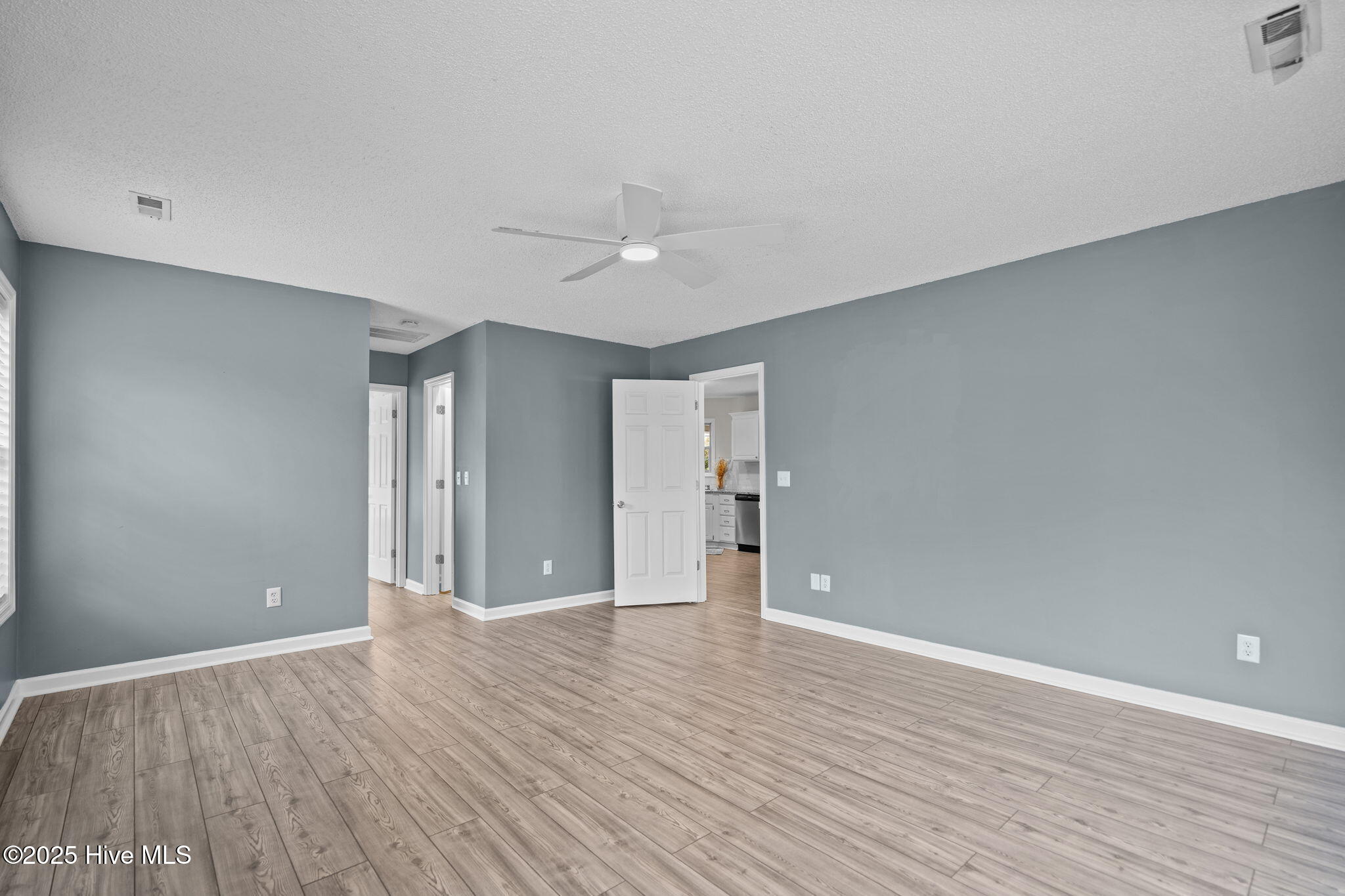 100547152 | Photo 21