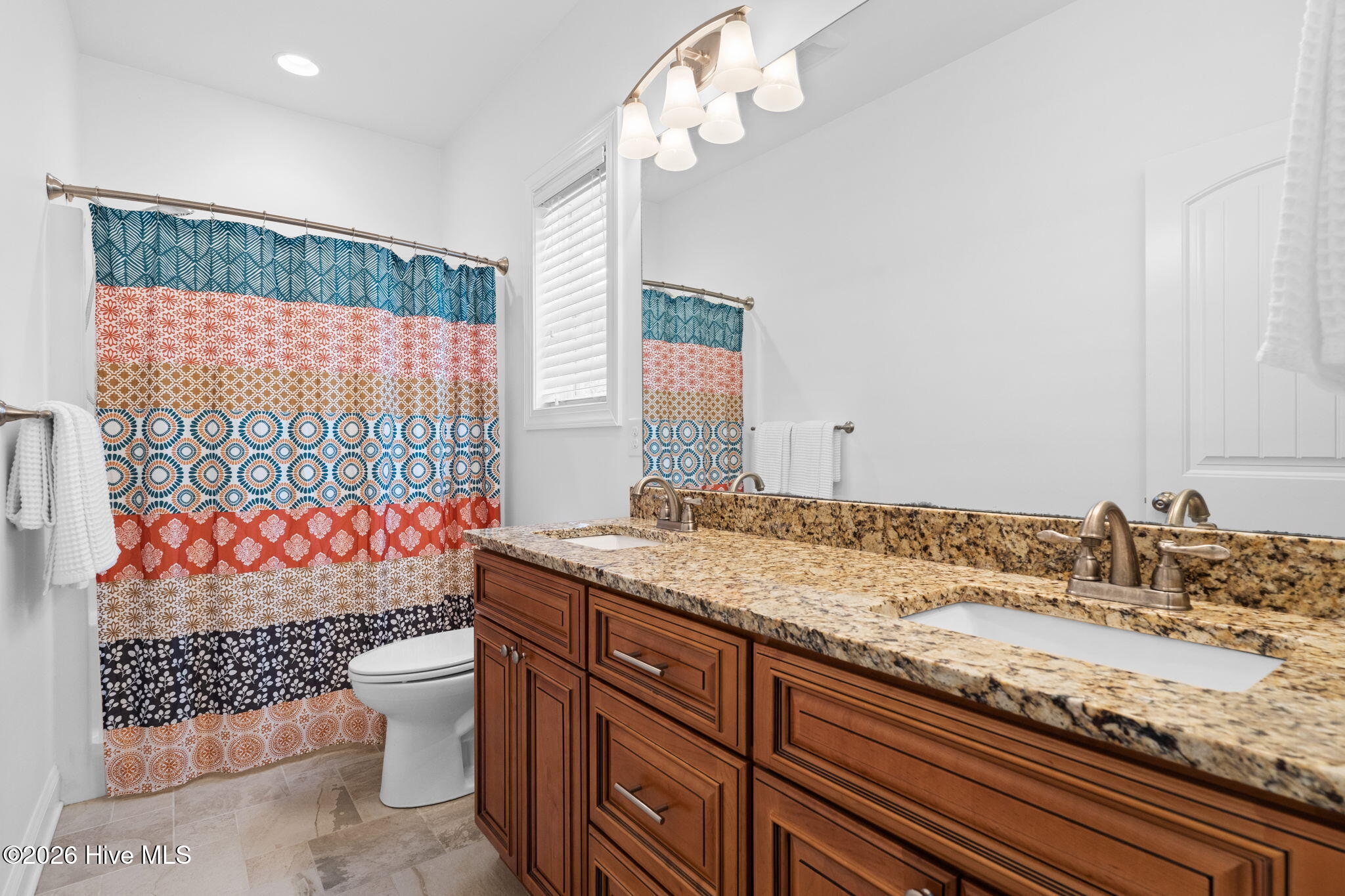 100568462 | Photo 16