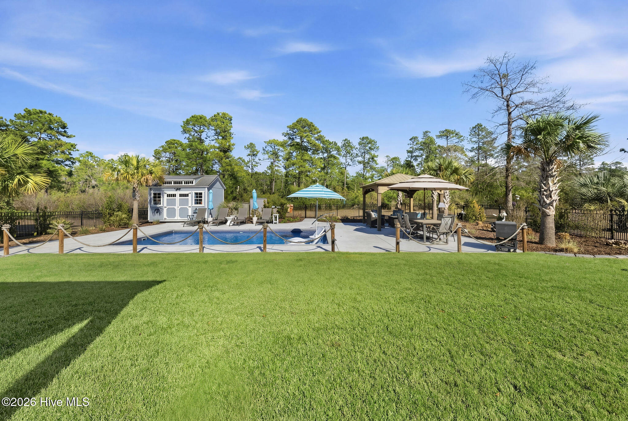 100562967 | Photo 53