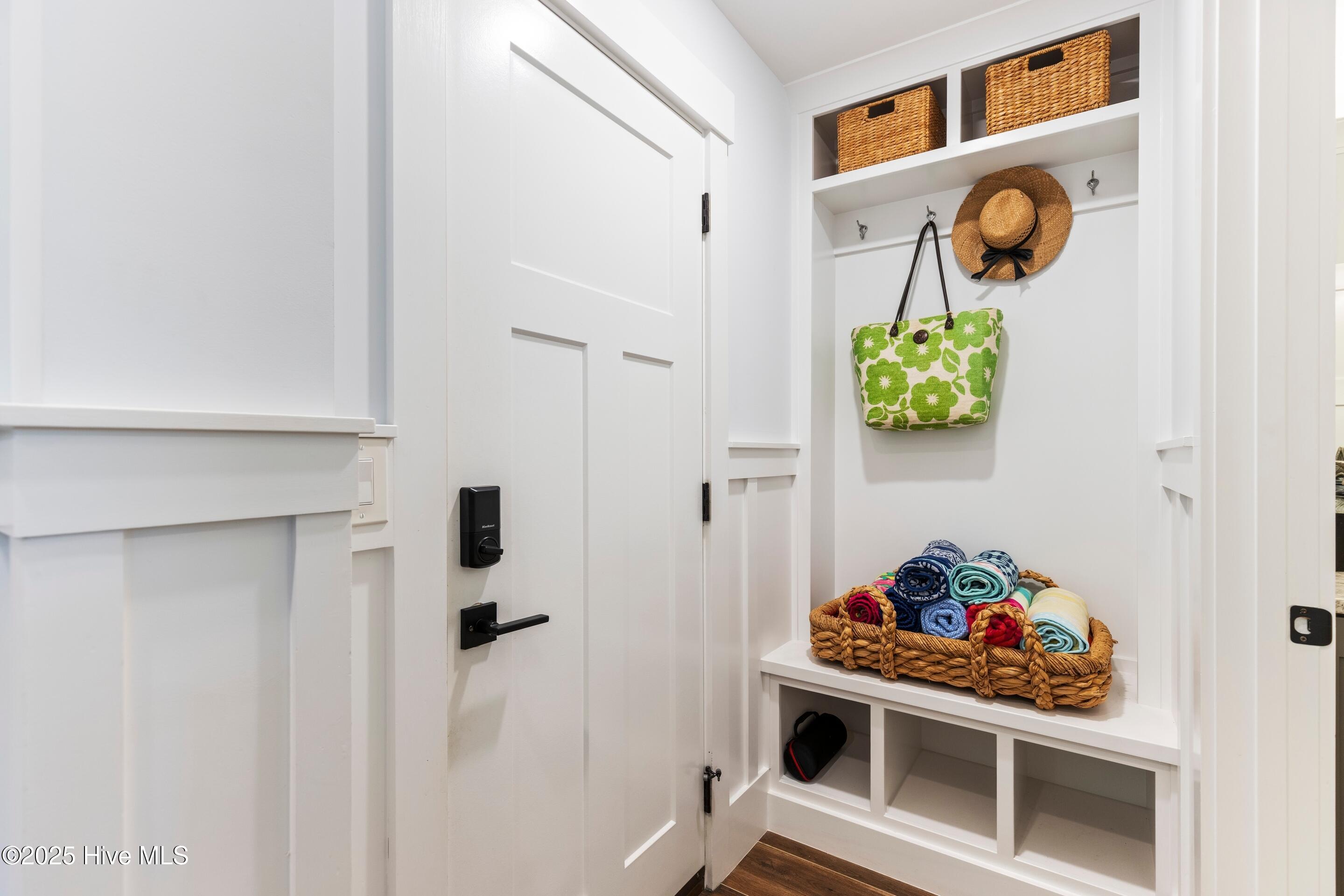 100540413 | Photo 46