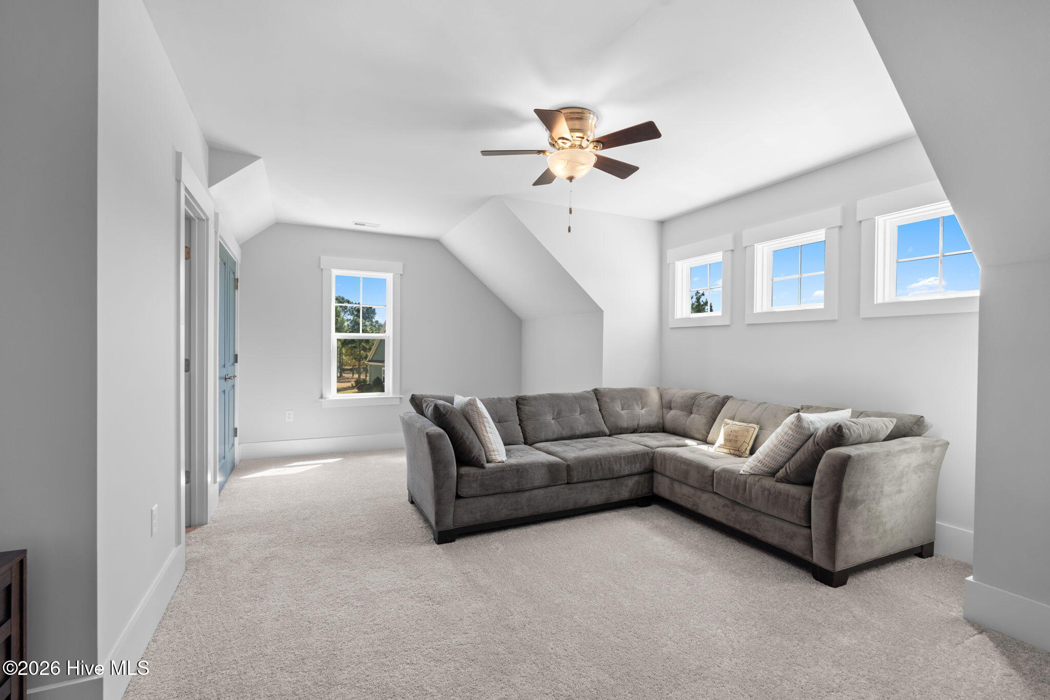 100564943 | Photo 36