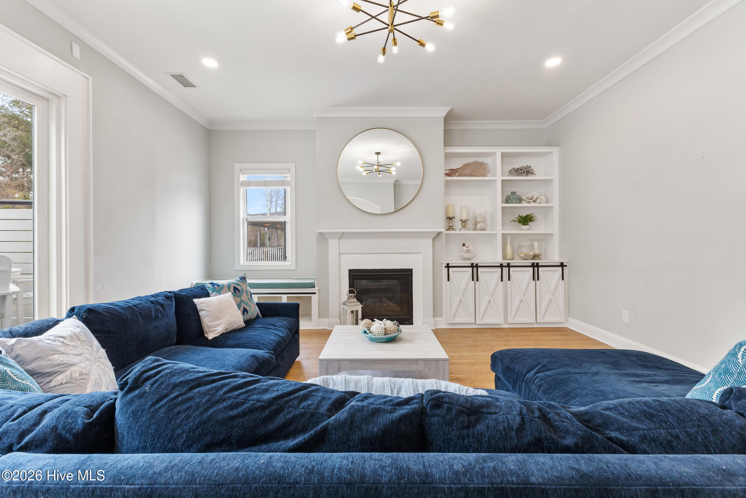 100557011 | Photo 12