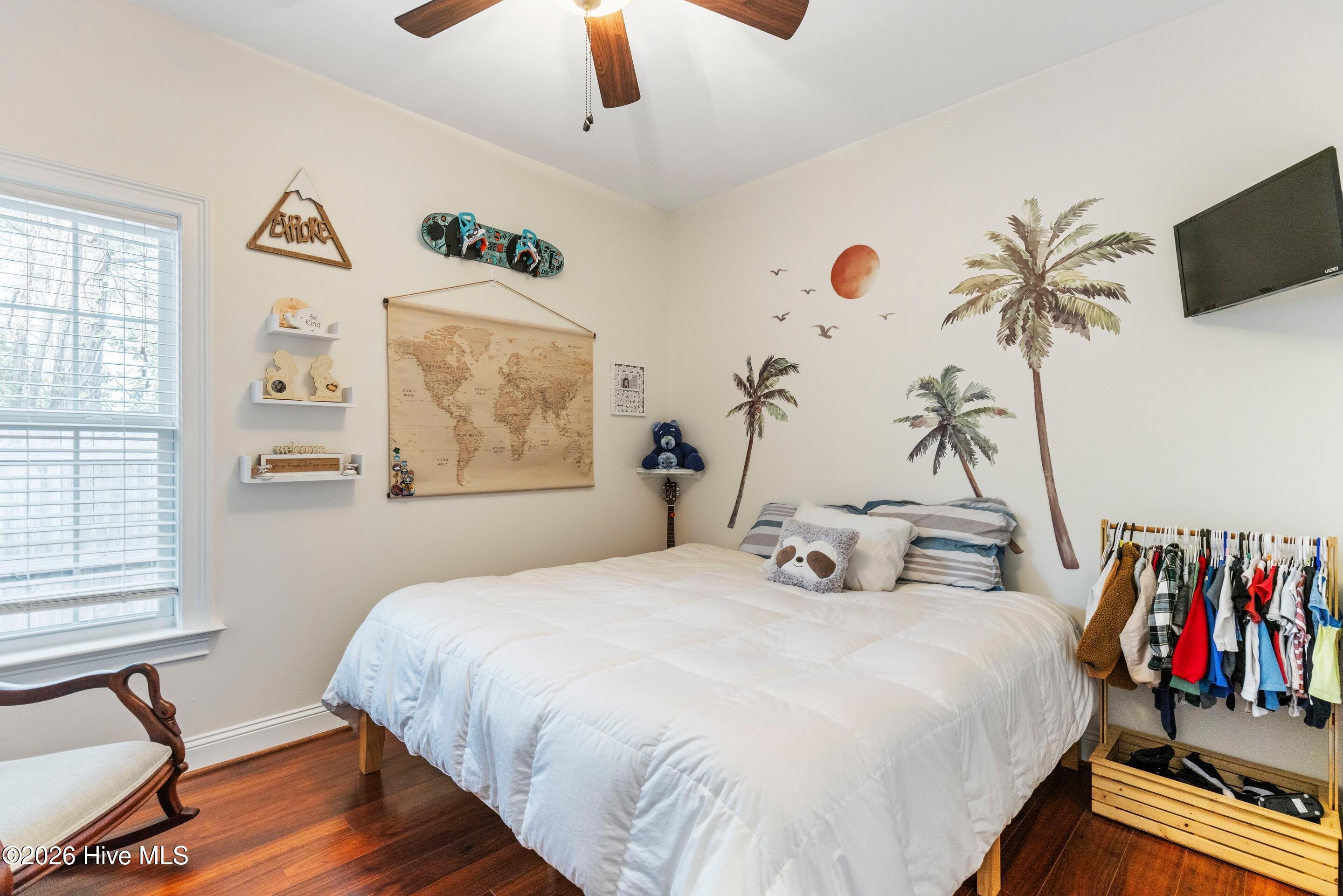 100548789 | Photo 44