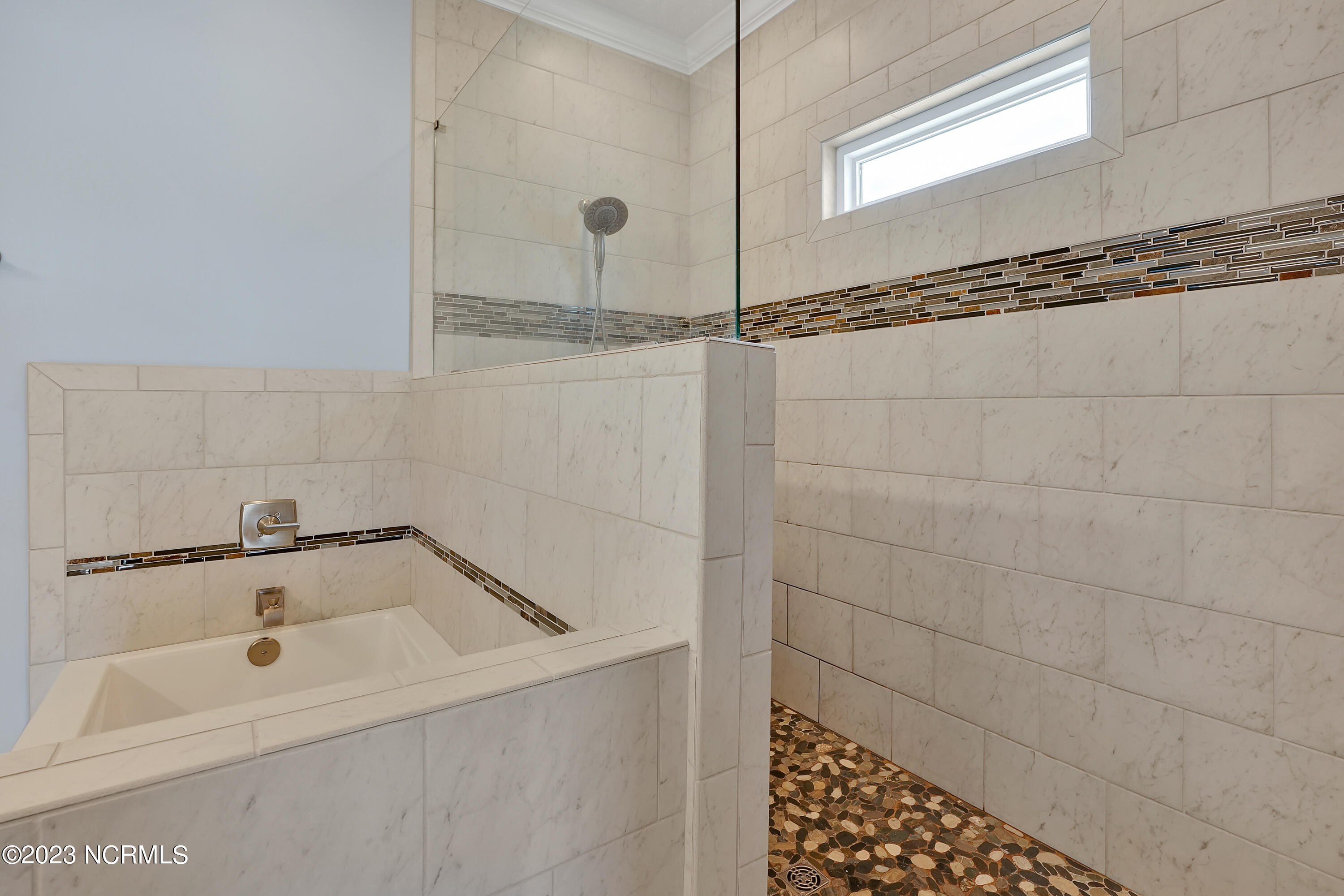 100558730 | Photo 14