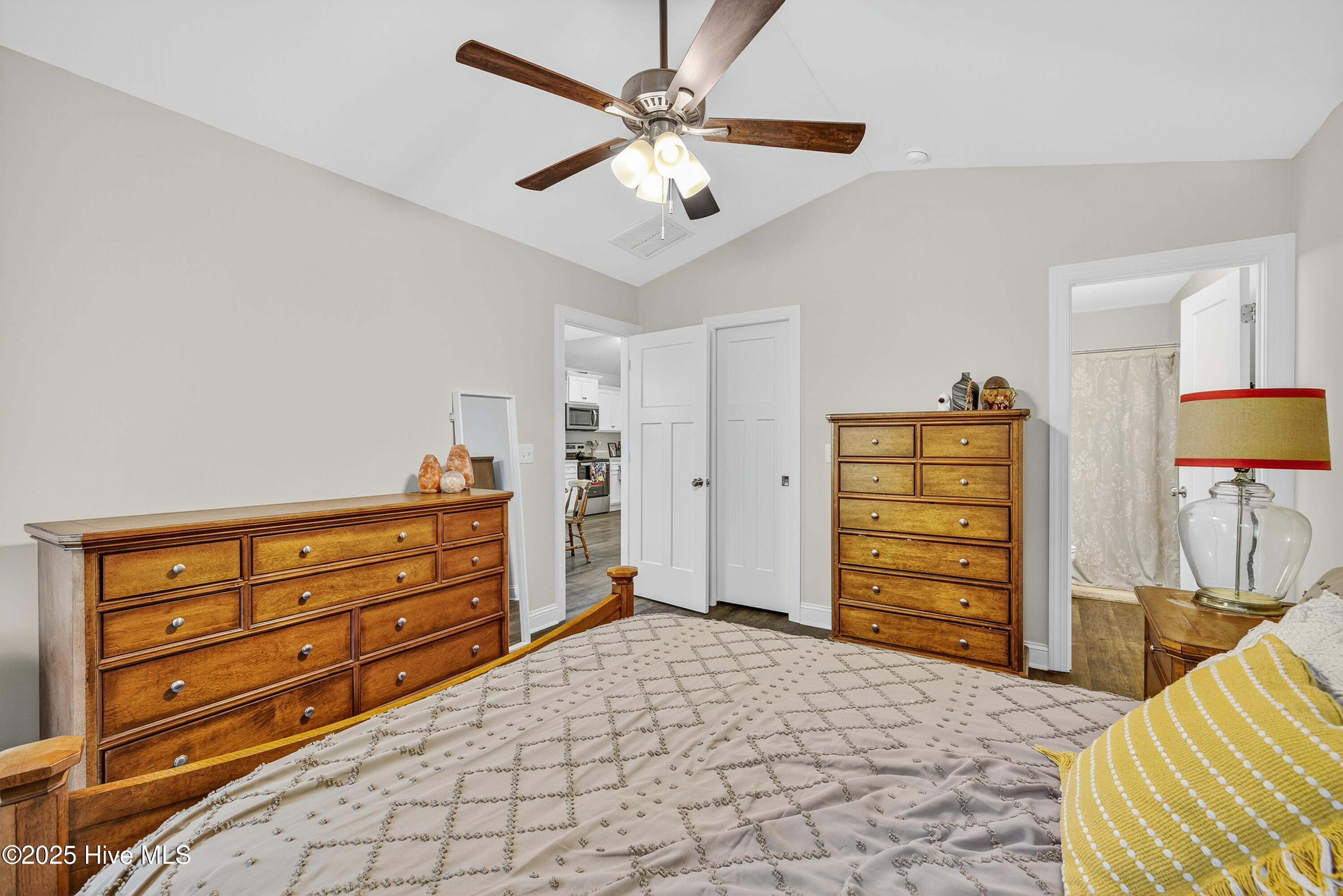 100554720 | Photo 20