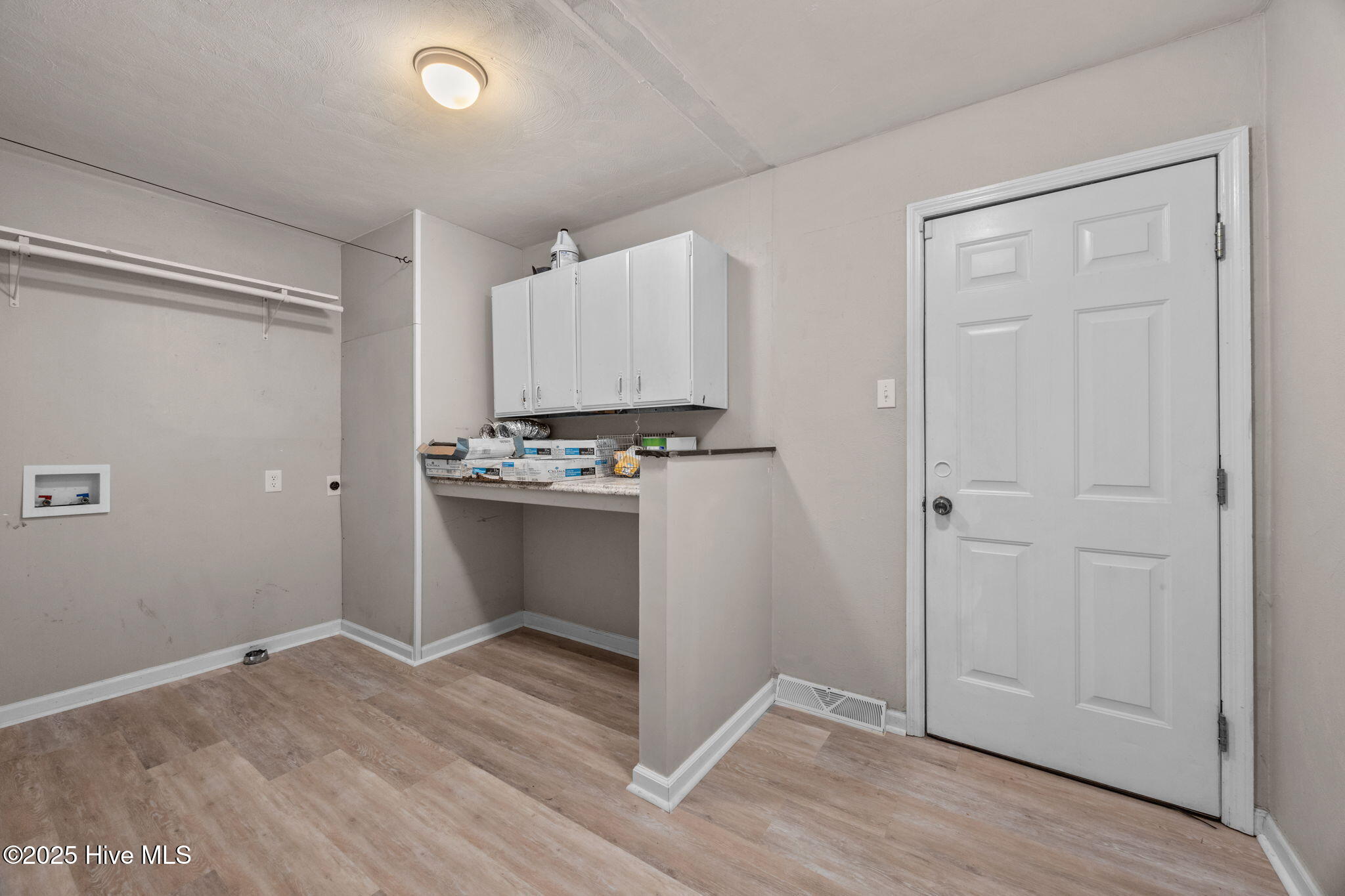 100530315 | Photo 24