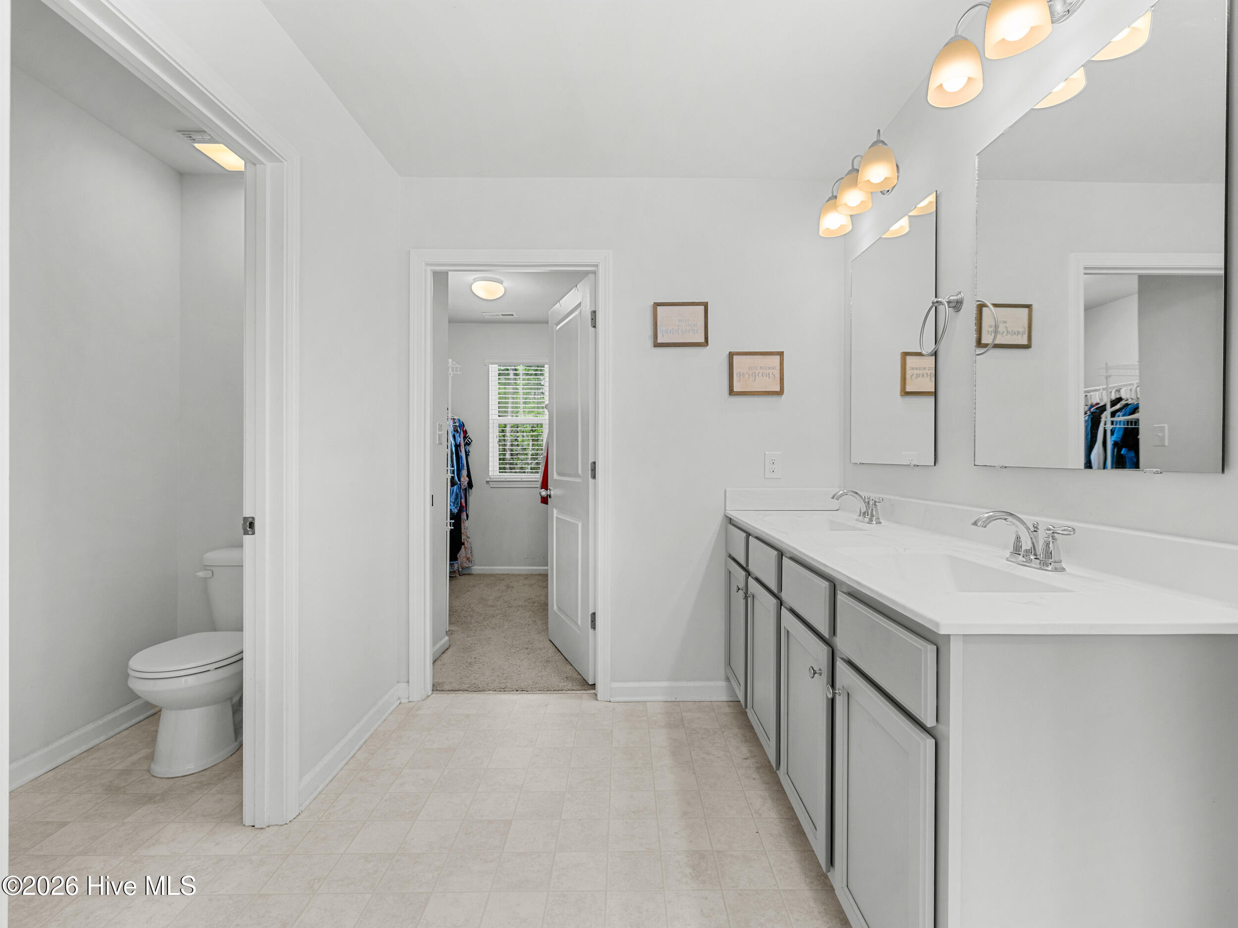 100567072 | Photo 36