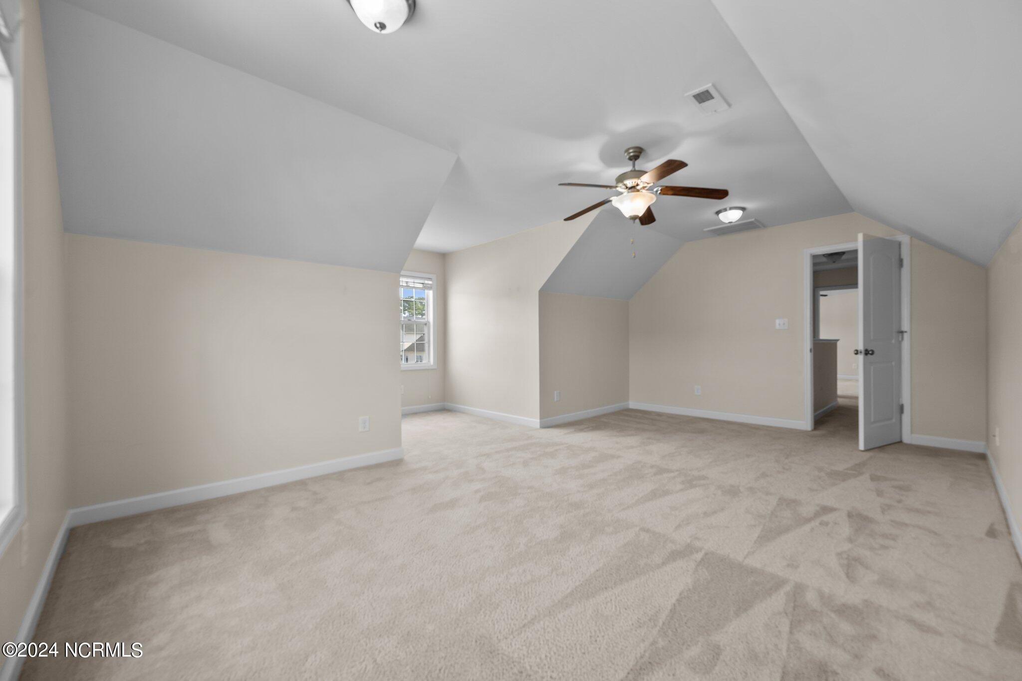 100549722 | Photo 30