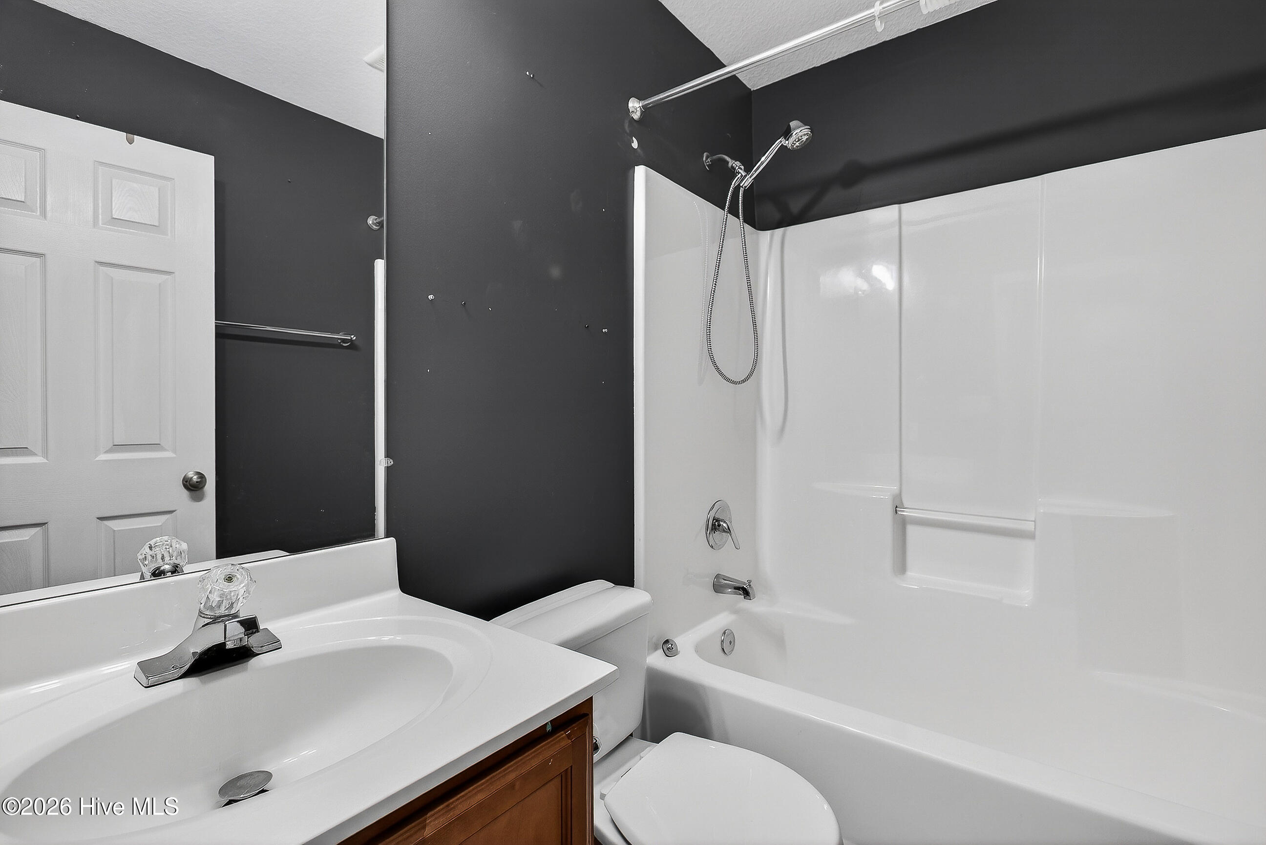 100563999 | Photo 27