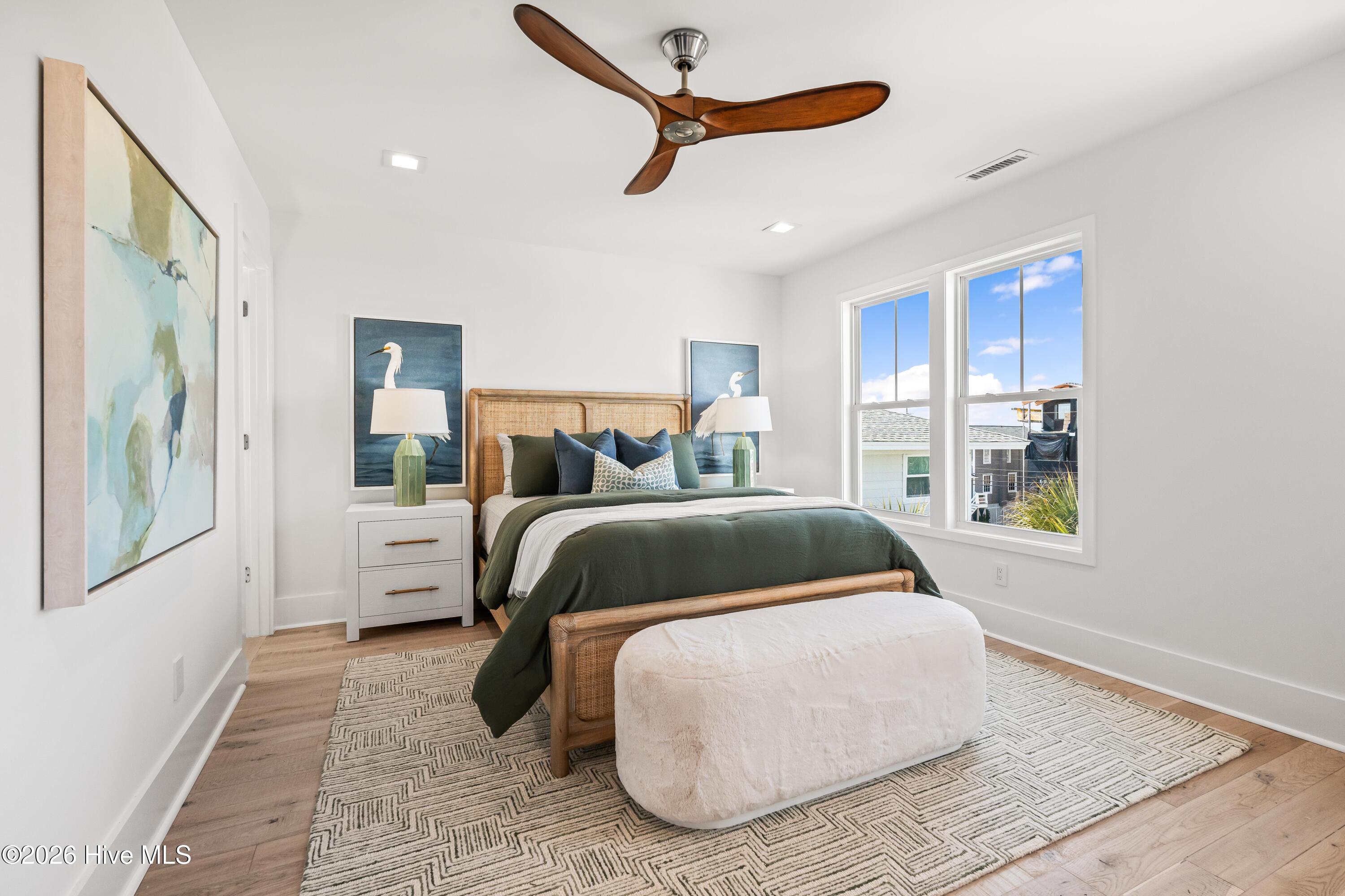 100558368 | Photo 53